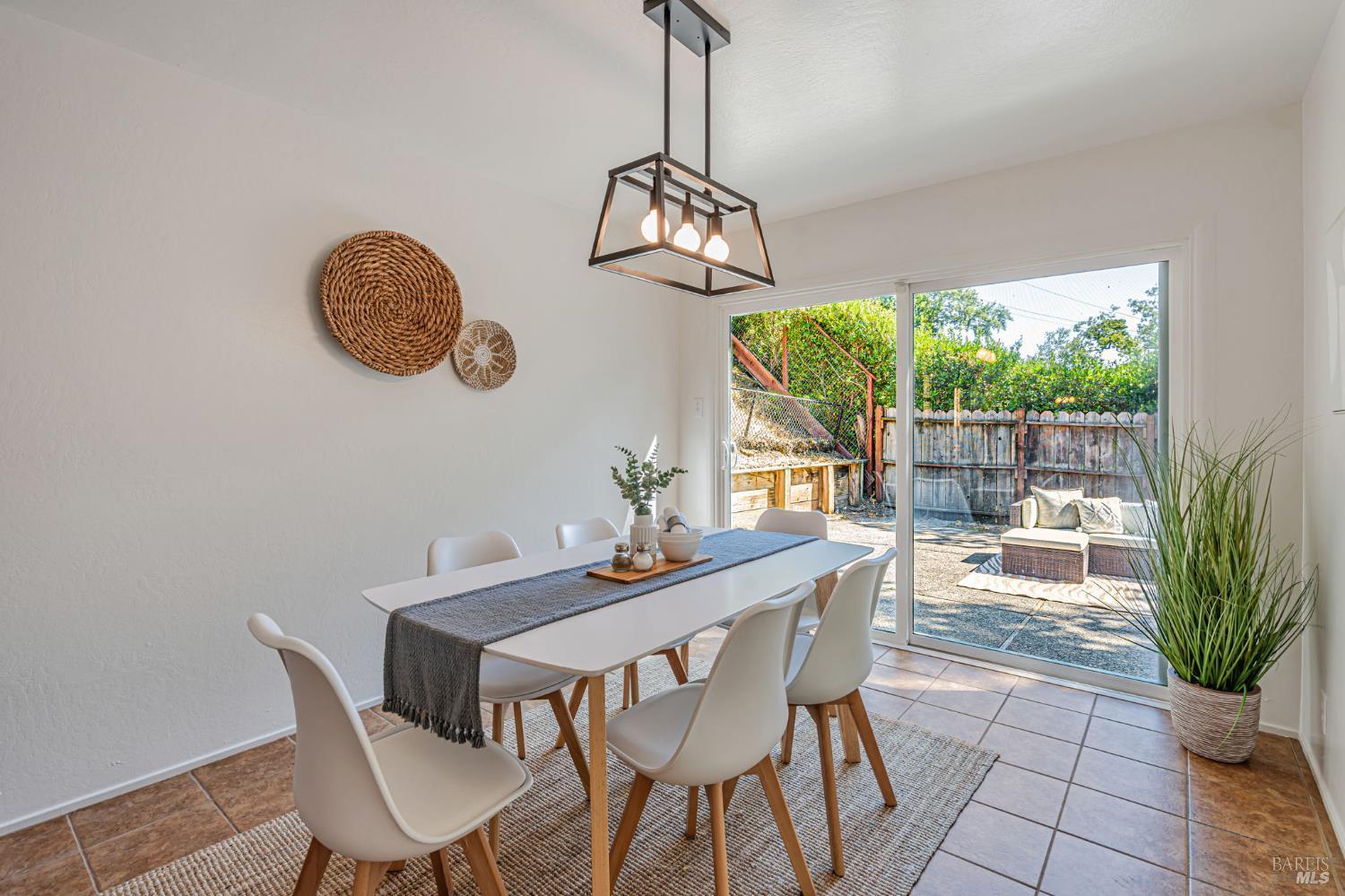 Detail Gallery Image 11 of 36 For 296 N Almenar Dr, Greenbrae,  CA 94904 - 3 Beds | 2 Baths