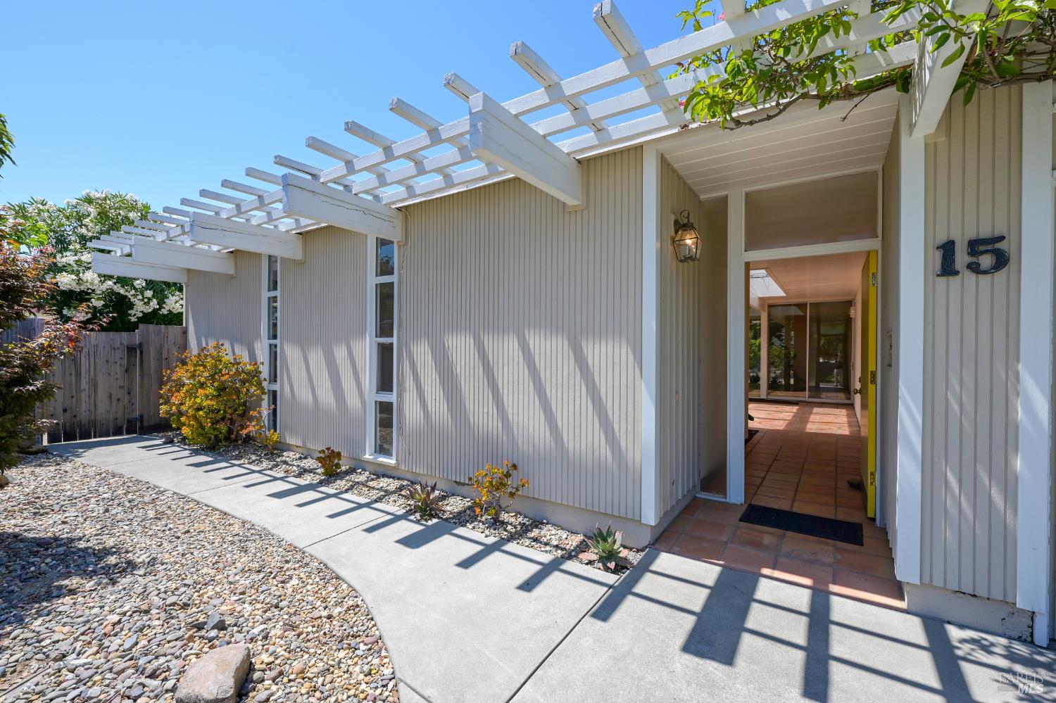 Detail Gallery Image 3 of 38 For 15 Don Timoteo Ct, San Rafael,  CA 94903 - 4 Beds | 2 Baths