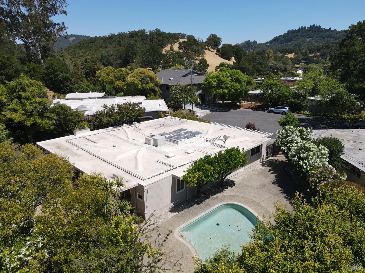 Detail Gallery Image 37 of 38 For 15 Don Timoteo Ct, San Rafael,  CA 94903 - 4 Beds | 2 Baths