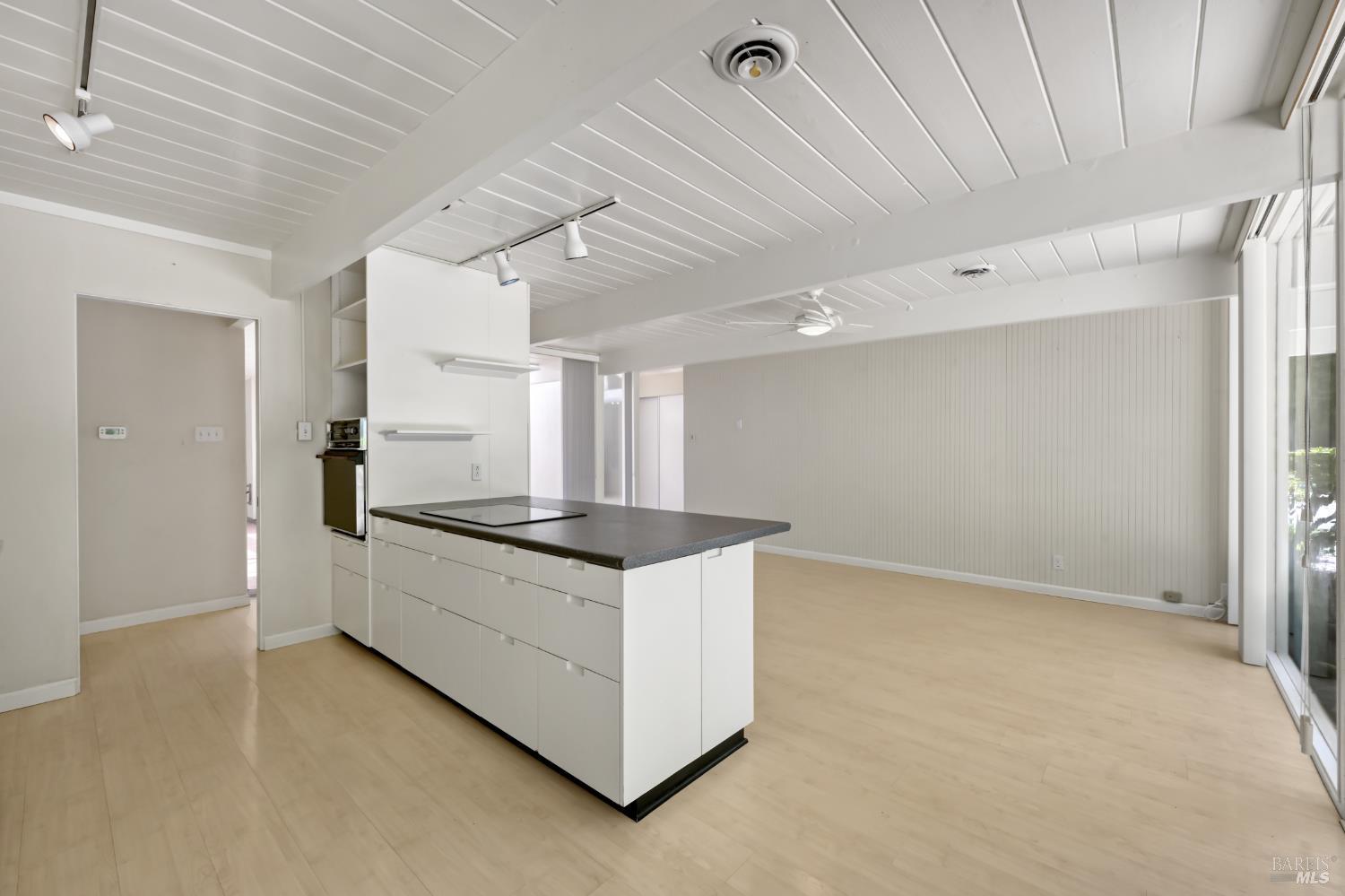 Detail Gallery Image 9 of 38 For 15 Don Timoteo Ct, San Rafael,  CA 94903 - 4 Beds | 2 Baths