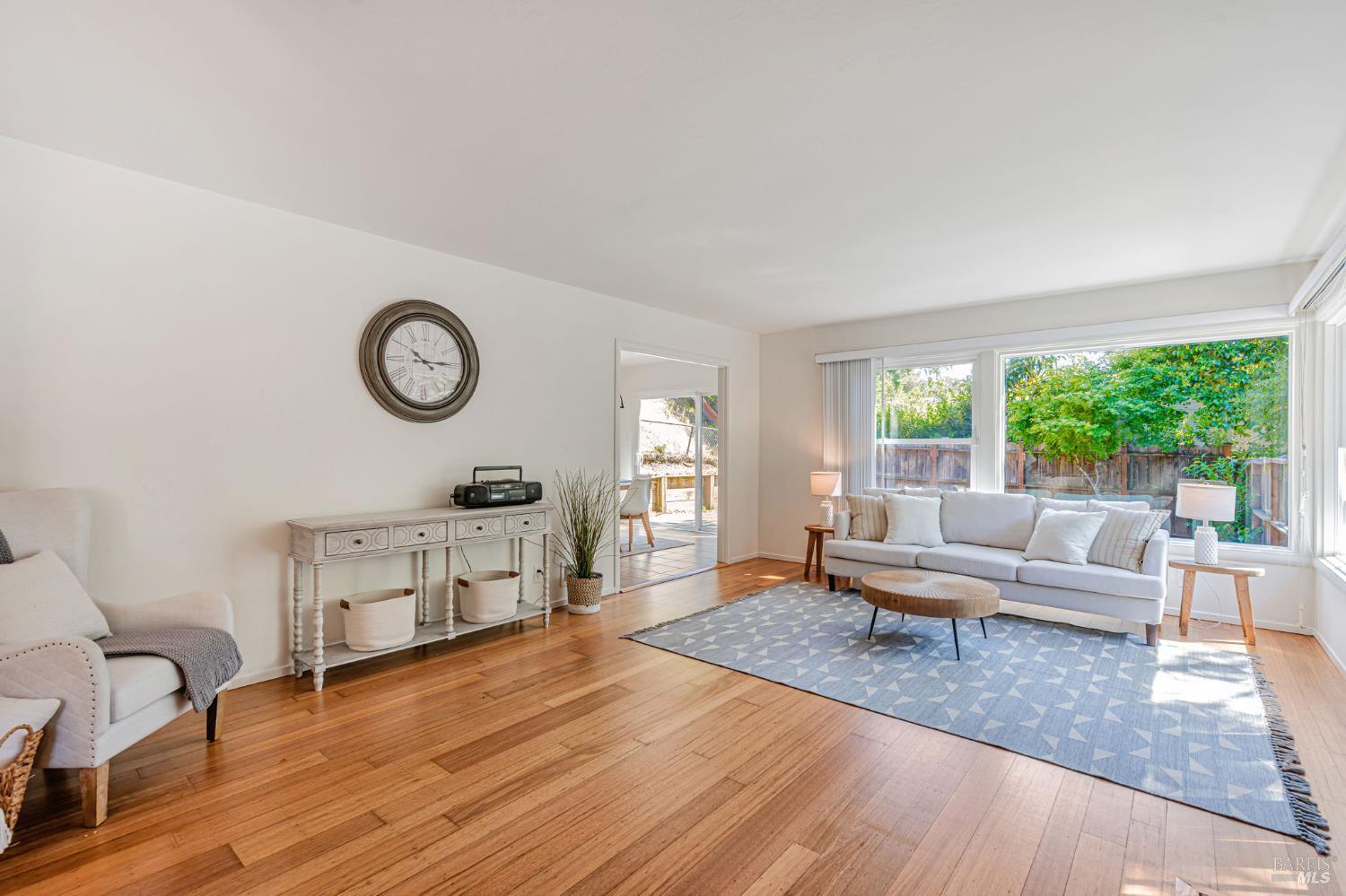 Detail Gallery Image 7 of 36 For 296 N Almenar Dr, Greenbrae,  CA 94904 - 3 Beds | 2 Baths
