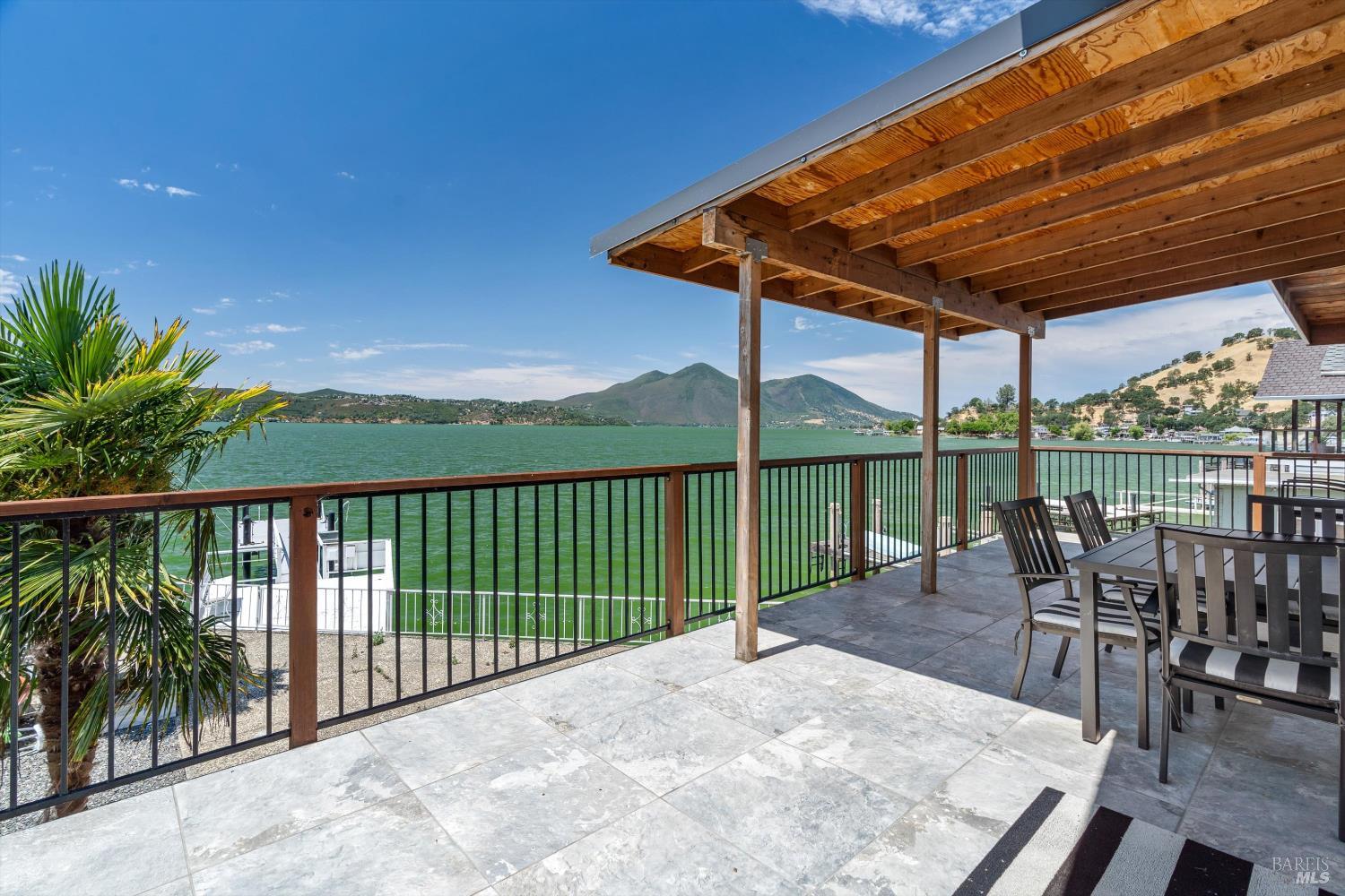 Detail Gallery Image 14 of 25 For 13319 Lakeshore Dr, Clearlake,  CA 95422 - 4 Beds | 2/1 Baths