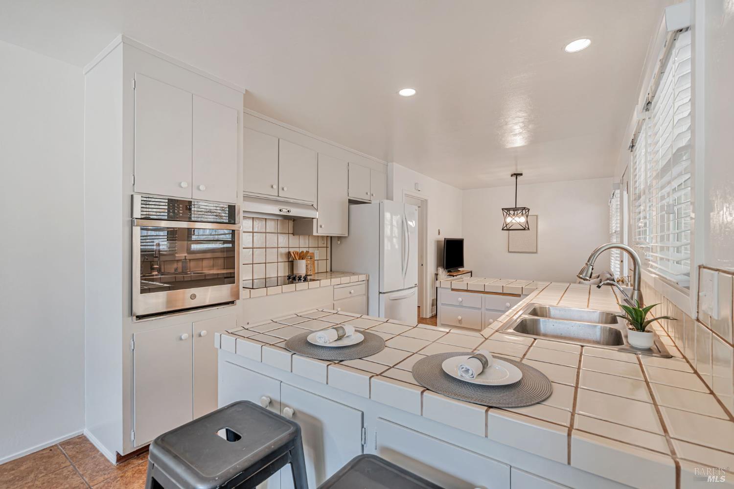 Detail Gallery Image 13 of 36 For 296 N Almenar Dr, Greenbrae,  CA 94904 - 3 Beds | 2 Baths