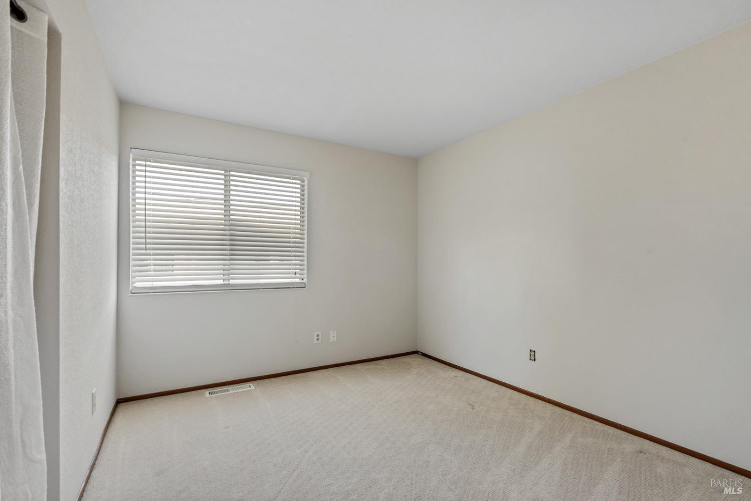 Detail Gallery Image 35 of 55 For 706 Natalie Dr, Windsor,  CA 95492 - 5 Beds | 3 Baths
