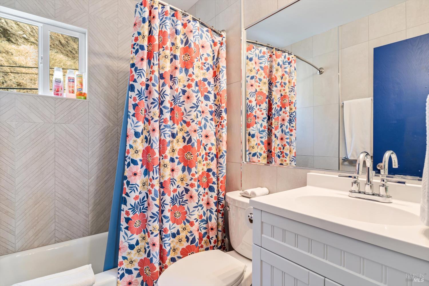 Detail Gallery Image 12 of 25 For 13319 Lakeshore Dr, Clearlake,  CA 95422 - 4 Beds | 2/1 Baths
