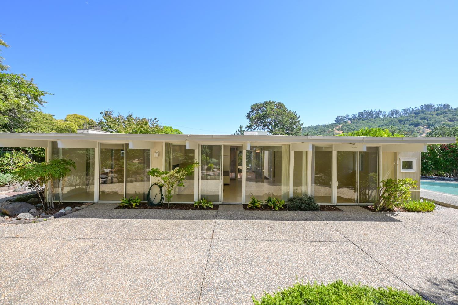 Detail Gallery Image 27 of 38 For 15 Don Timoteo Ct, San Rafael,  CA 94903 - 4 Beds | 2 Baths