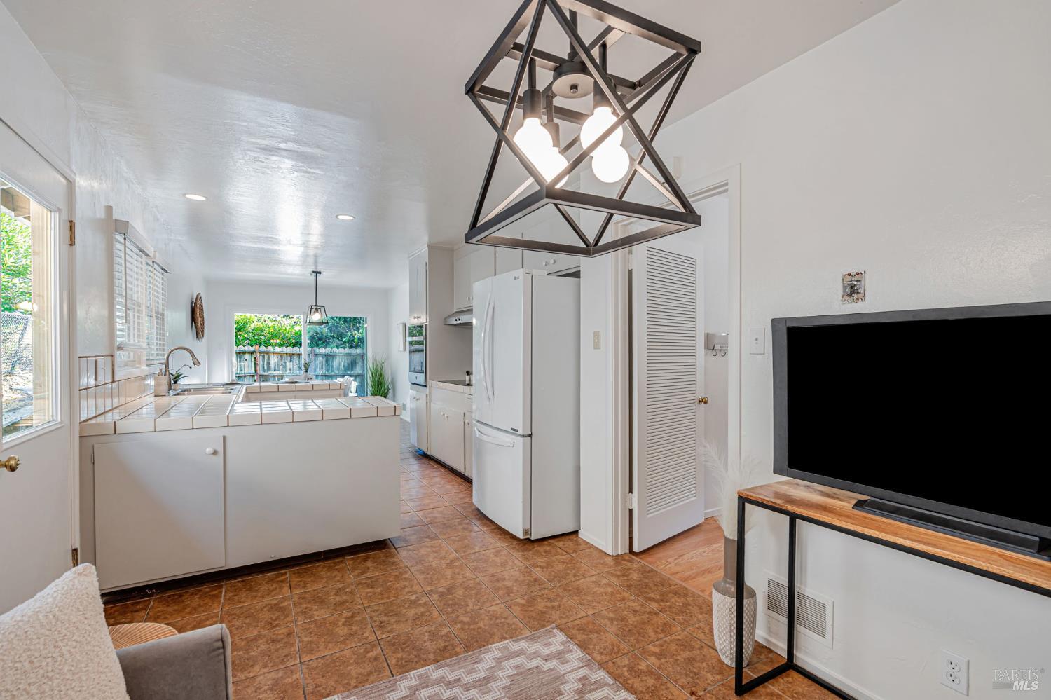Detail Gallery Image 15 of 36 For 296 N Almenar Dr, Greenbrae,  CA 94904 - 3 Beds | 2 Baths