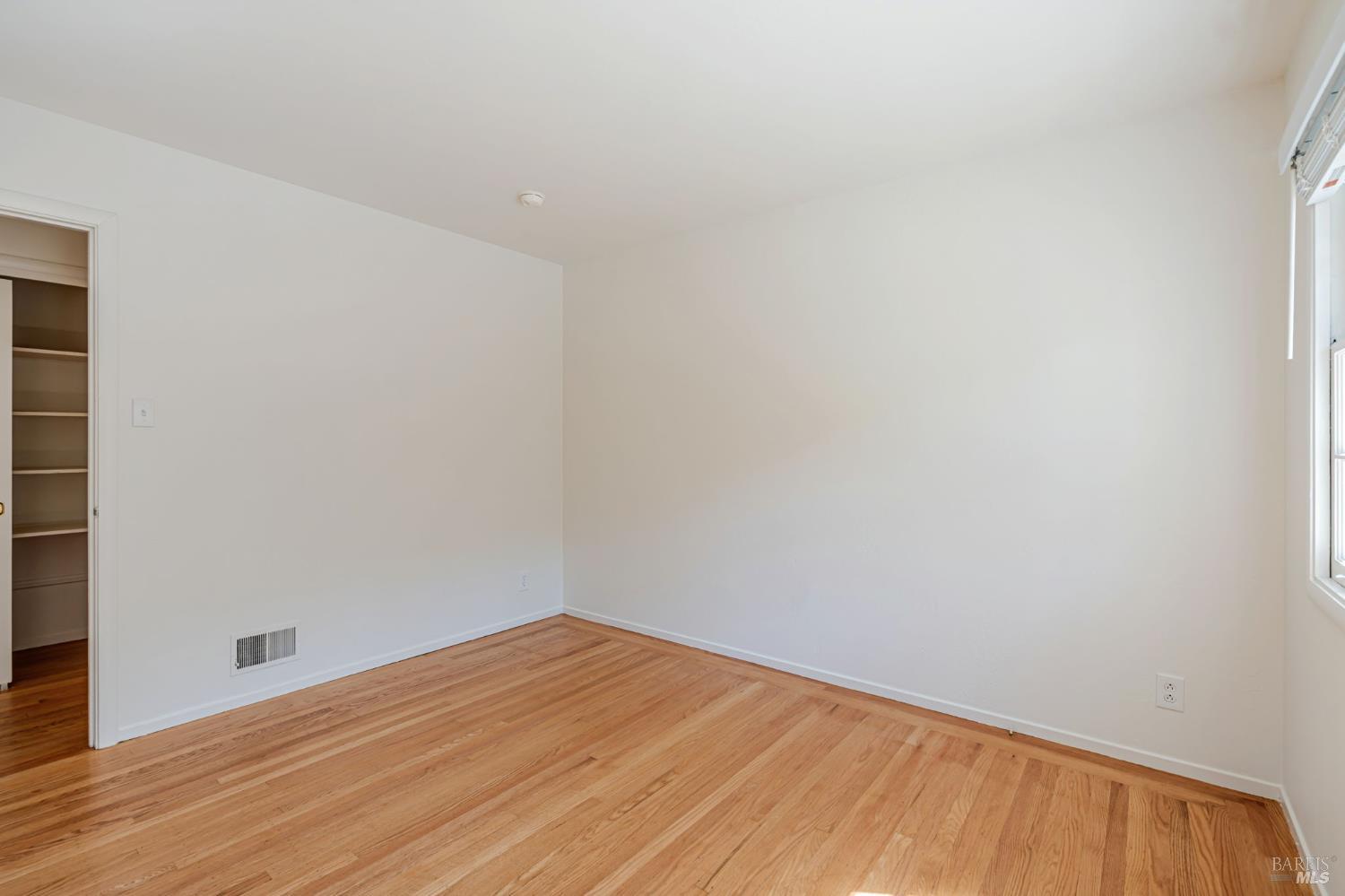 Detail Gallery Image 25 of 36 For 296 N Almenar Dr, Greenbrae,  CA 94904 - 3 Beds | 2 Baths