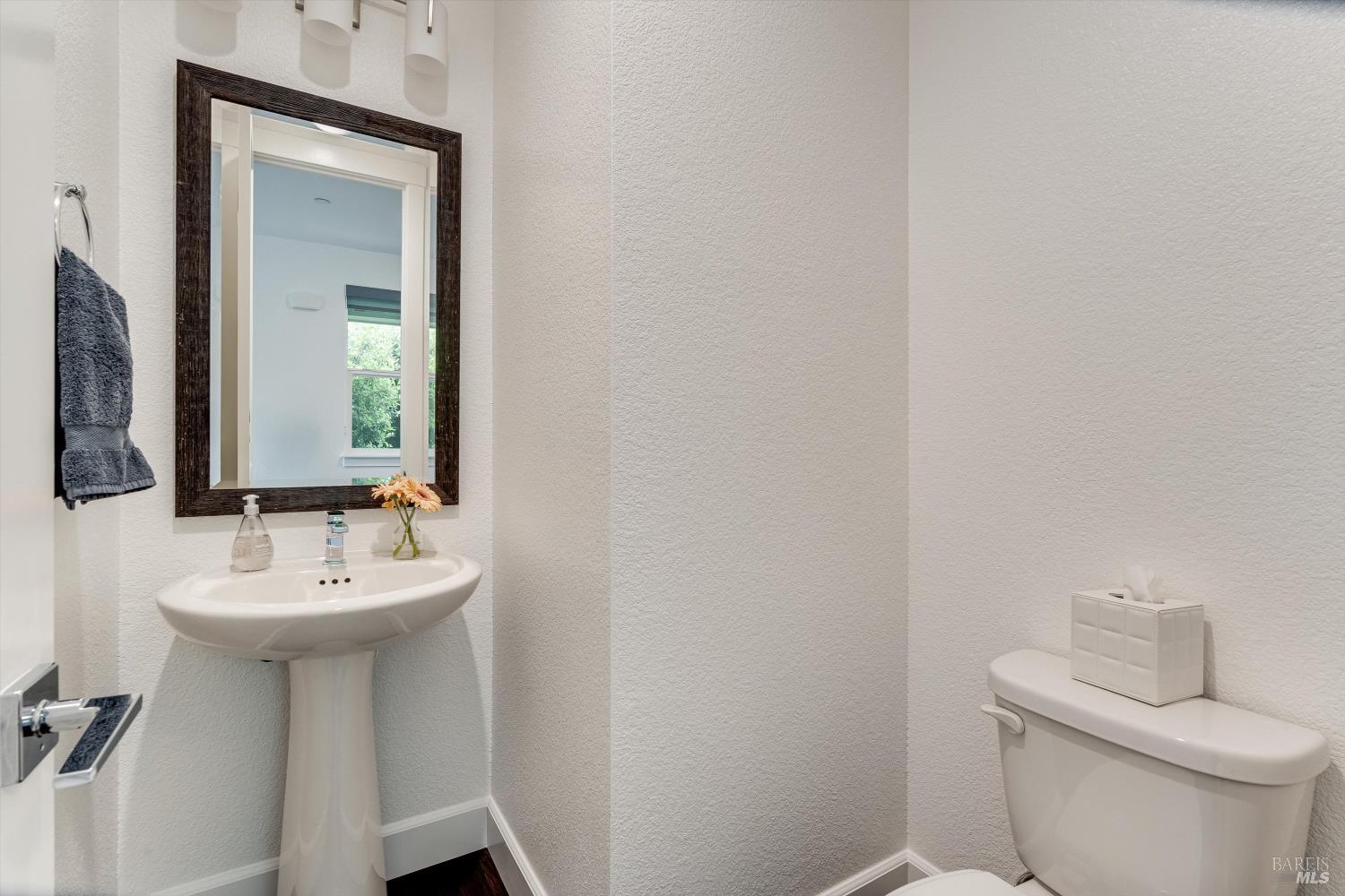 Detail Gallery Image 17 of 53 For 349 Vinterra Ct, Napa,  CA 94559 - 4 Beds | 2/1 Baths