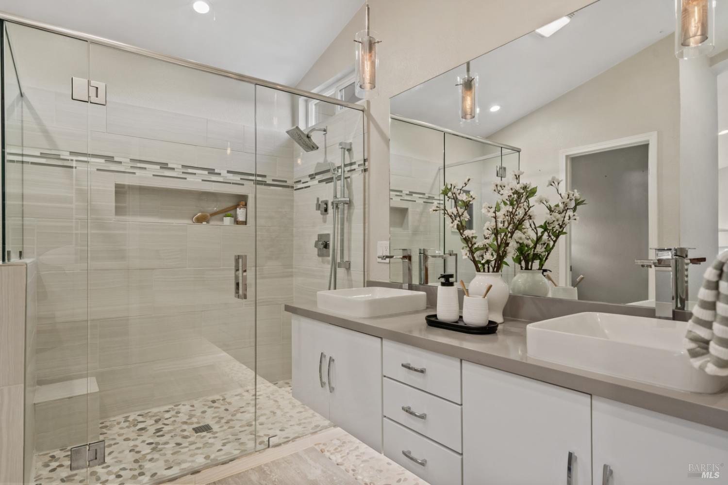 Detail Gallery Image 26 of 55 For 706 Natalie Dr, Windsor,  CA 95492 - 5 Beds | 3 Baths