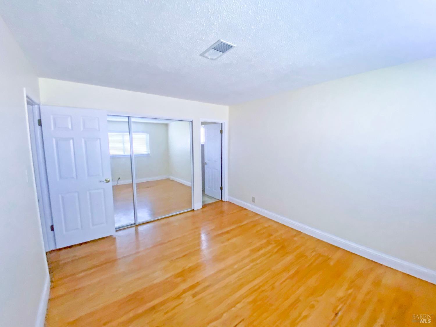 Detail Gallery Image 8 of 10 For 2127 Birch Ct, San Pablo,  CA 94806 - 3 Beds | 2 Baths