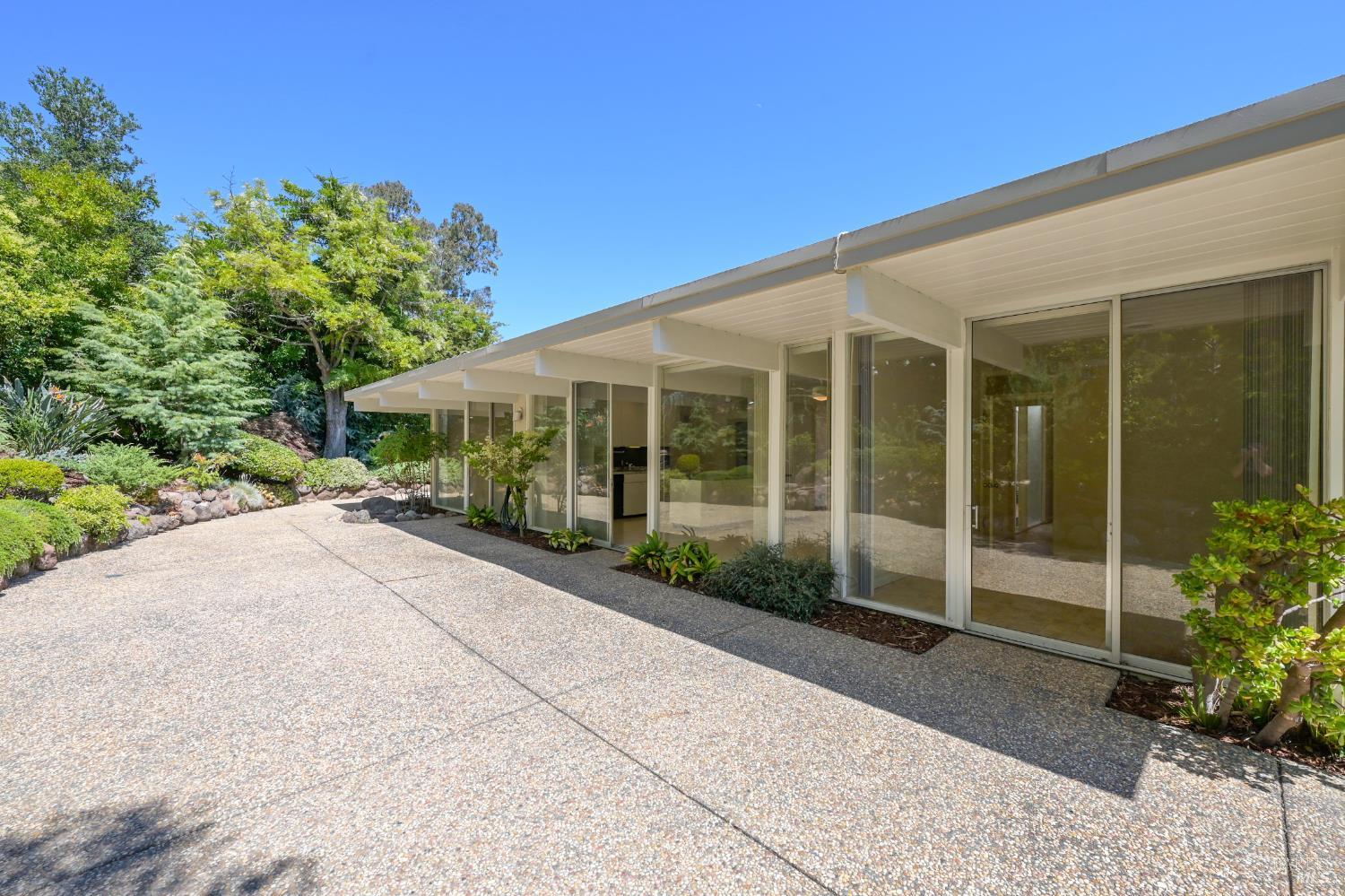 Detail Gallery Image 30 of 38 For 15 Don Timoteo Ct, San Rafael,  CA 94903 - 4 Beds | 2 Baths