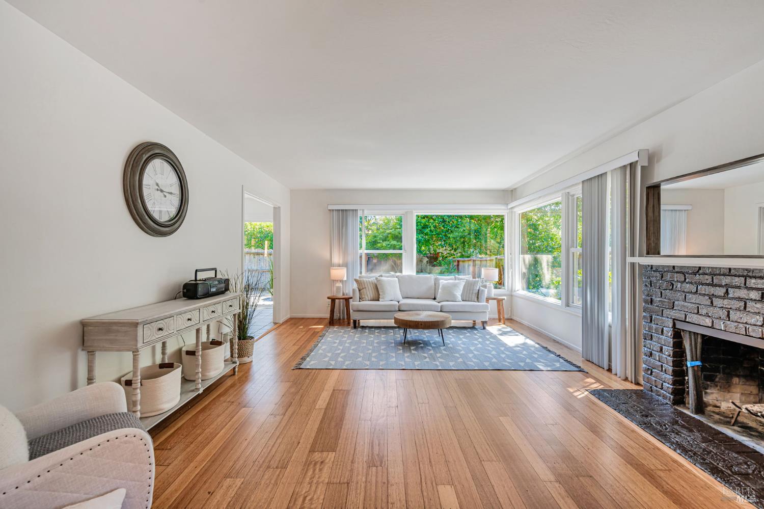 Detail Gallery Image 6 of 36 For 296 N Almenar Dr, Greenbrae,  CA 94904 - 3 Beds | 2 Baths