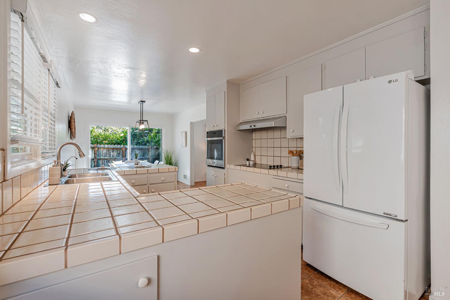 Detail Gallery Image 14 of 36 For 296 N Almenar Dr, Greenbrae,  CA 94904 - 3 Beds | 2 Baths