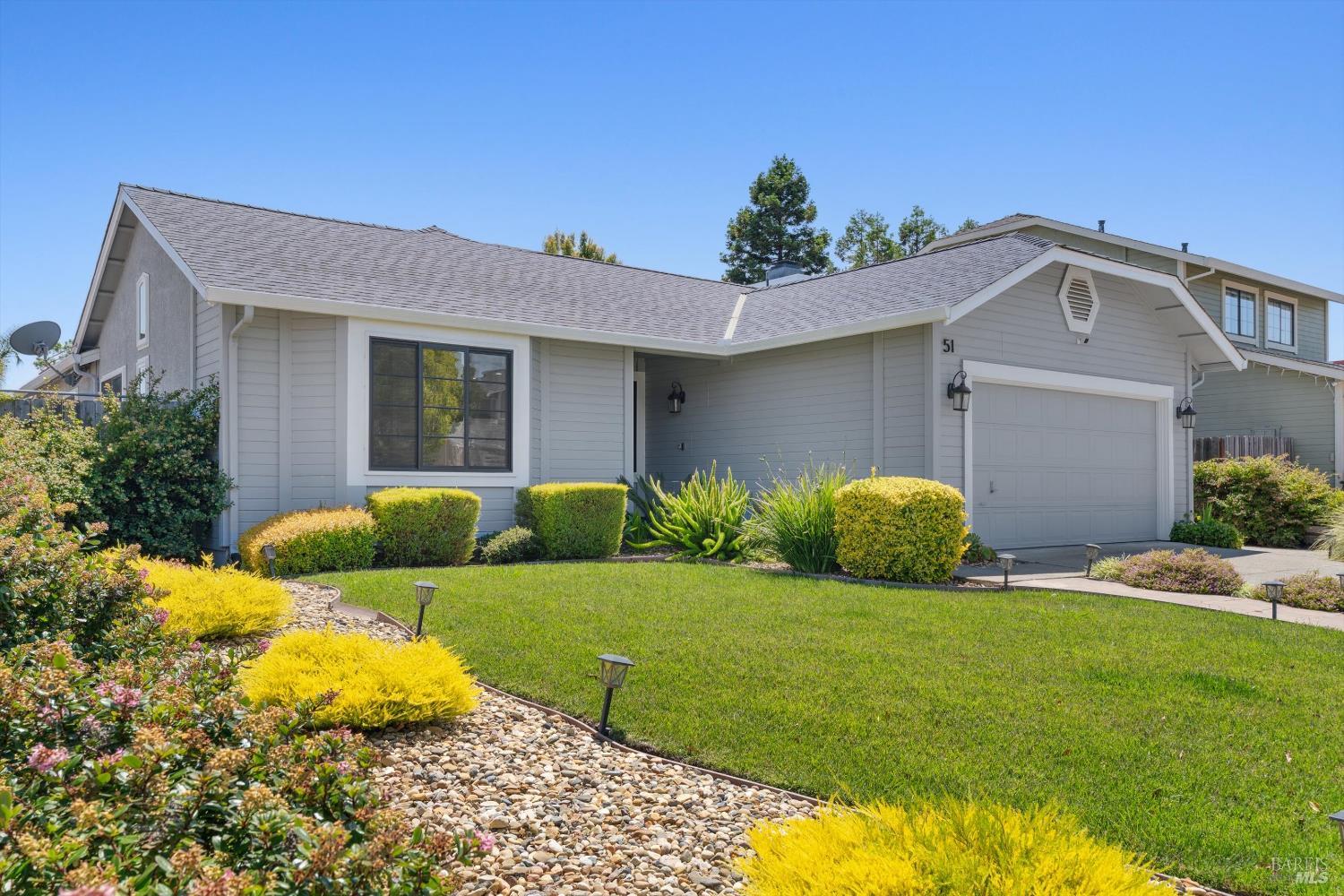 Detail Gallery Image 2 of 33 For 51 Crawford Way, American Canyon,  CA 94503 - 3 Beds | 2 Baths