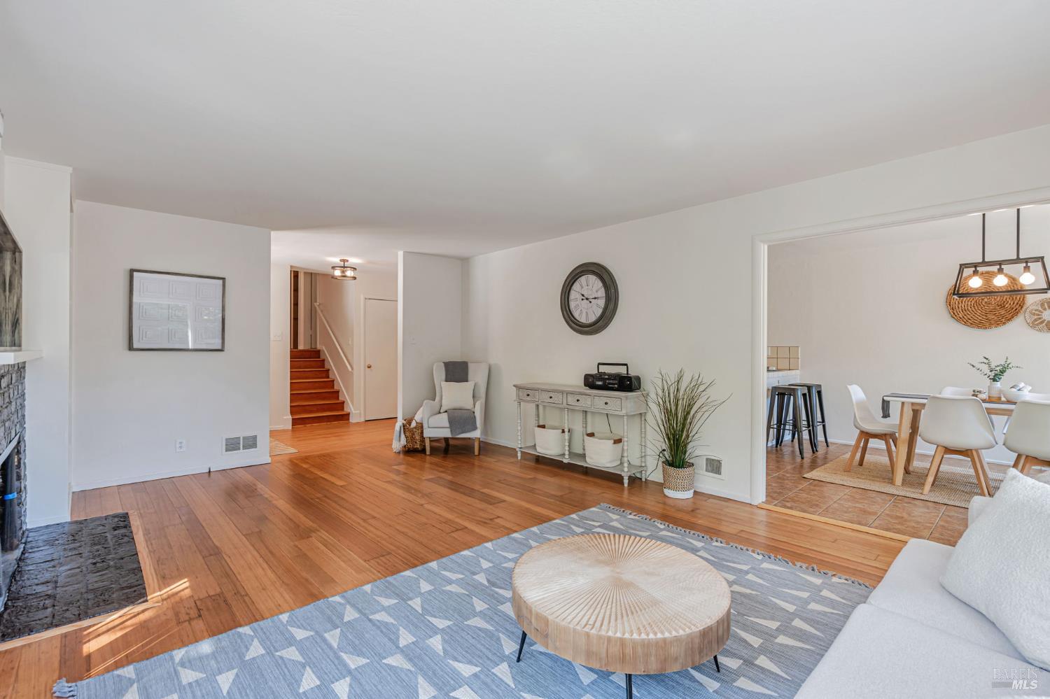 Detail Gallery Image 8 of 36 For 296 N Almenar Dr, Greenbrae,  CA 94904 - 3 Beds | 2 Baths