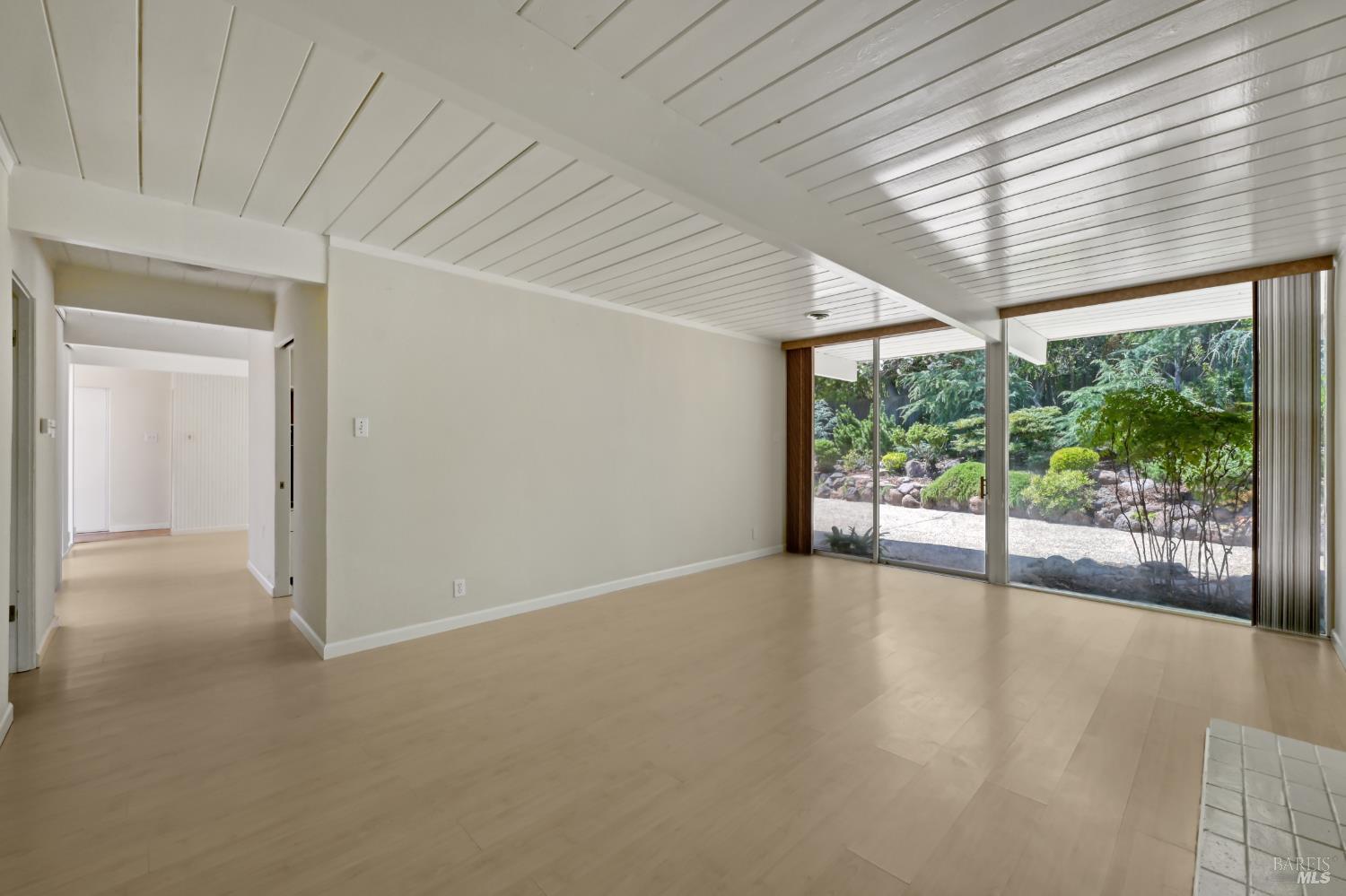 Detail Gallery Image 10 of 38 For 15 Don Timoteo Ct, San Rafael,  CA 94903 - 4 Beds | 2 Baths