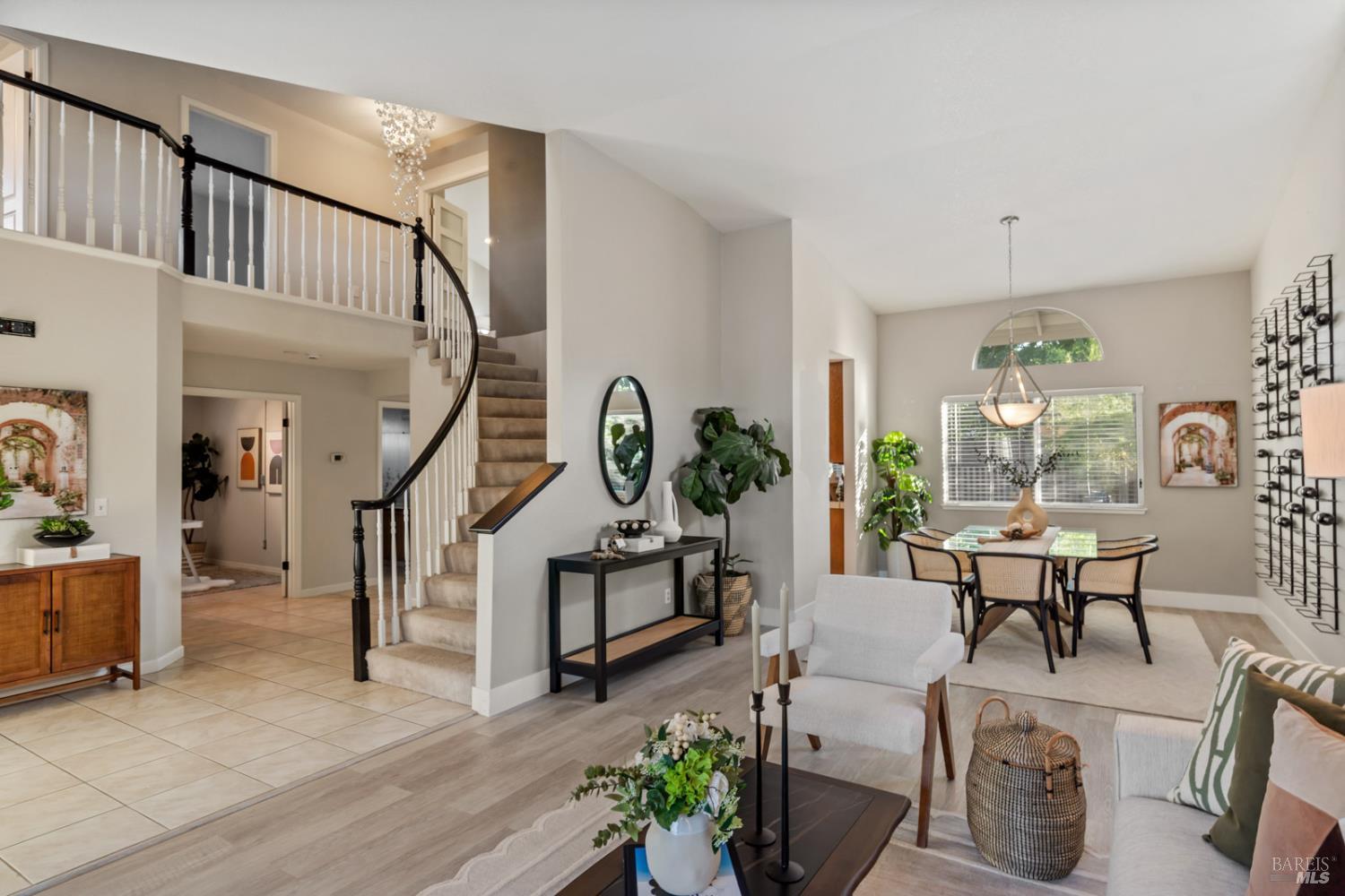 Detail Gallery Image 3 of 55 For 706 Natalie Dr, Windsor,  CA 95492 - 5 Beds | 3 Baths