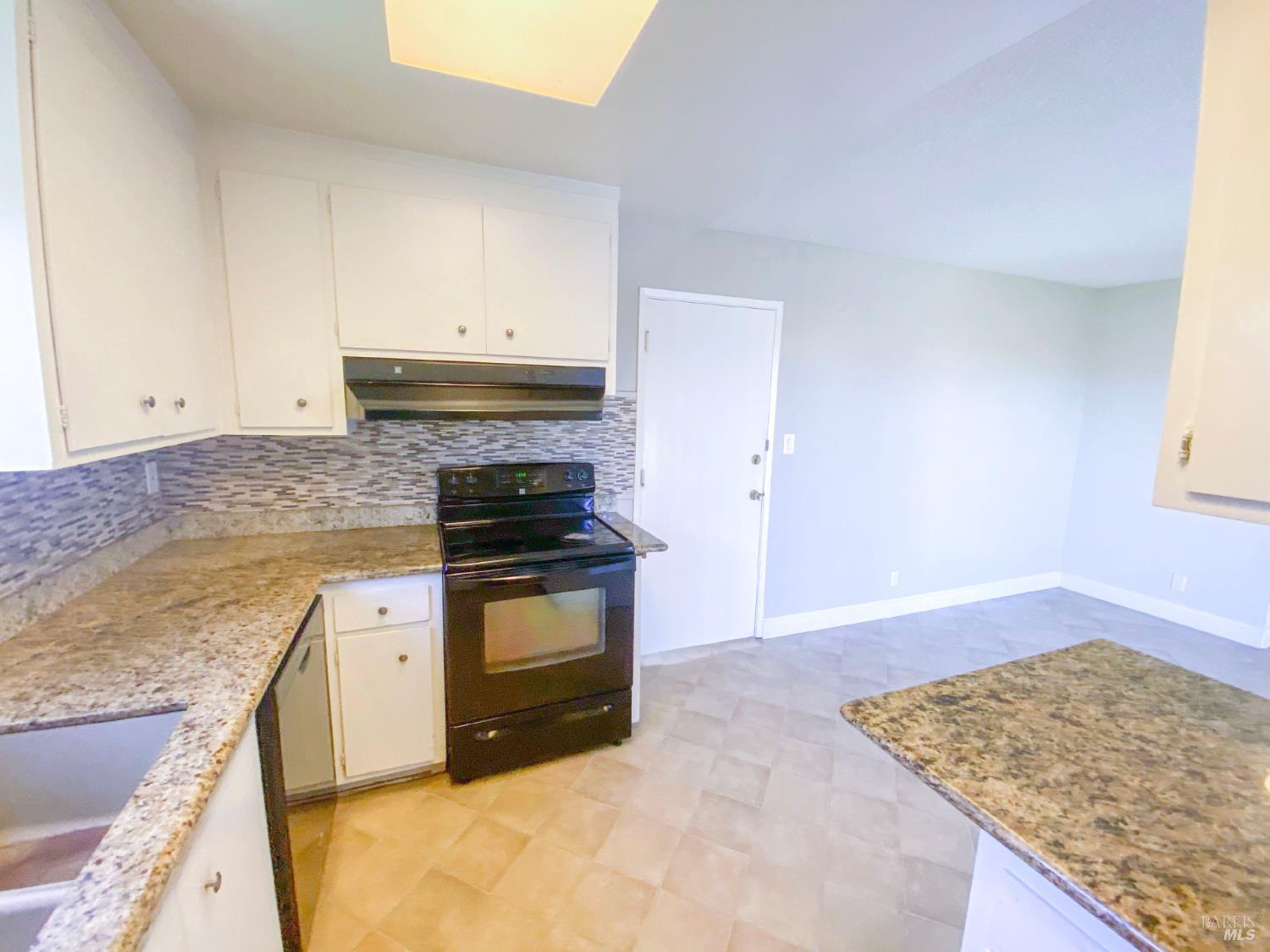 Detail Gallery Image 5 of 10 For 2127 Birch Ct, San Pablo,  CA 94806 - 3 Beds | 2 Baths