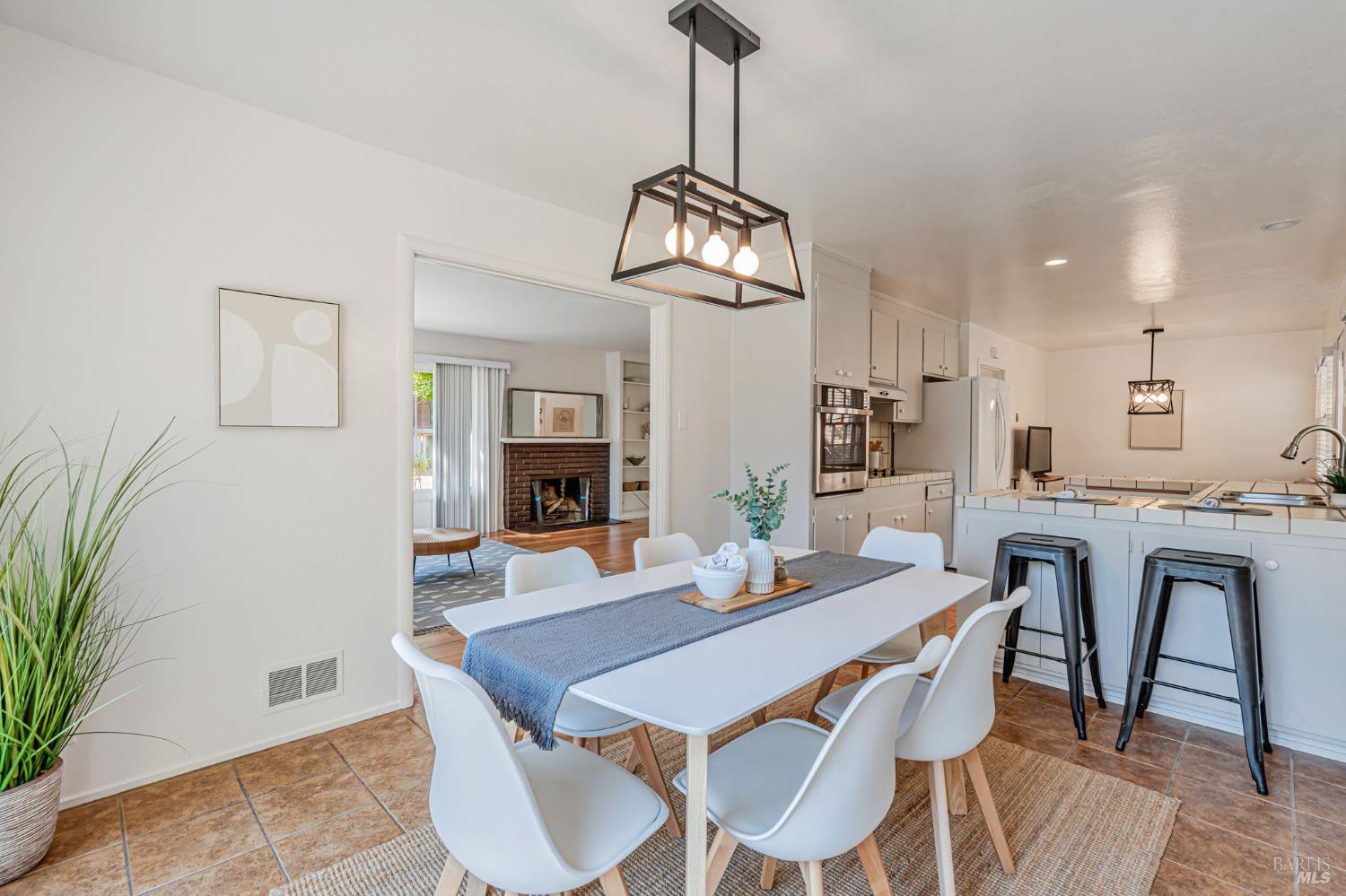 Detail Gallery Image 10 of 36 For 296 N Almenar Dr, Greenbrae,  CA 94904 - 3 Beds | 2 Baths