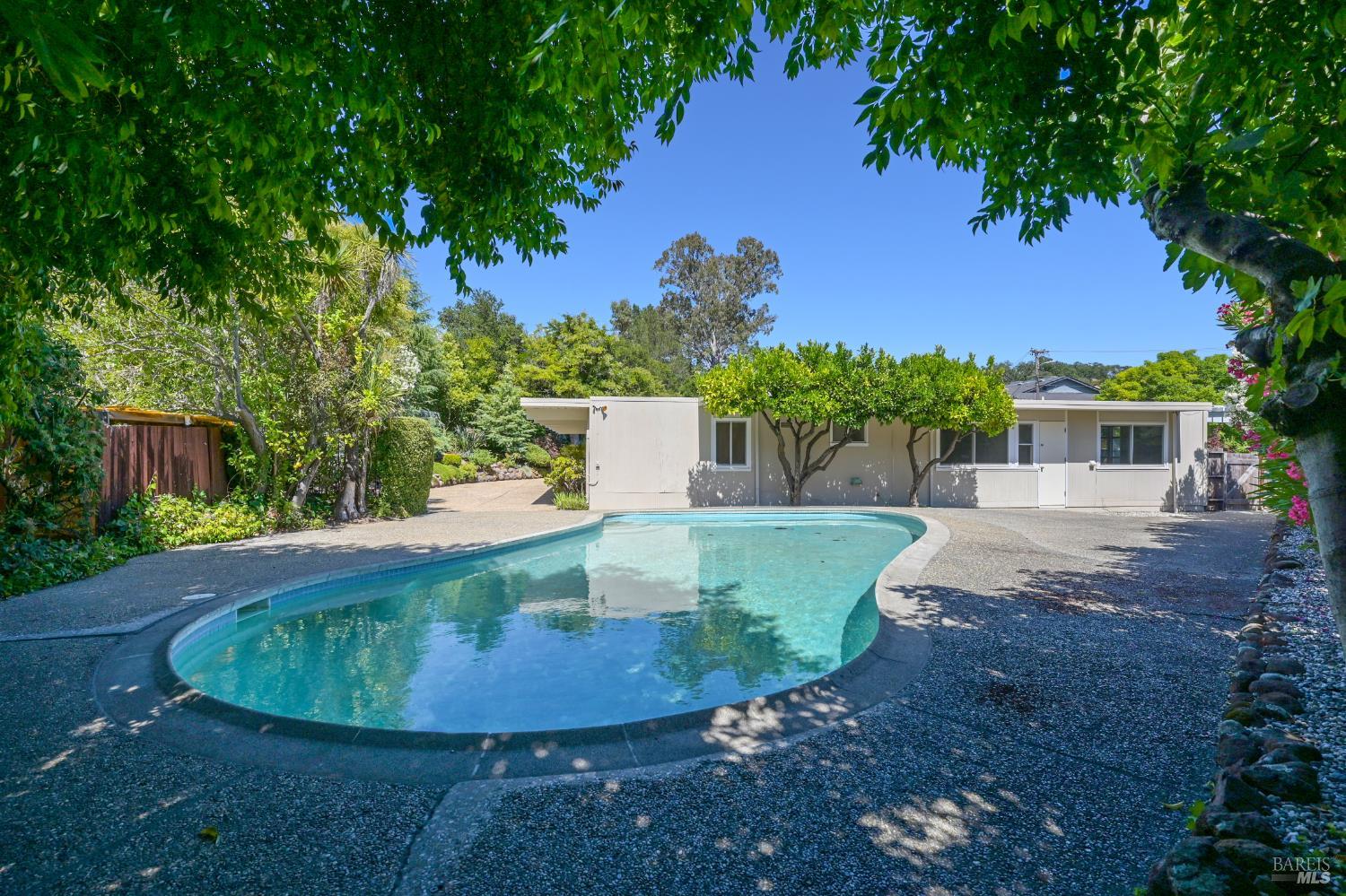 Detail Gallery Image 2 of 38 For 15 Don Timoteo Ct, San Rafael,  CA 94903 - 4 Beds | 2 Baths
