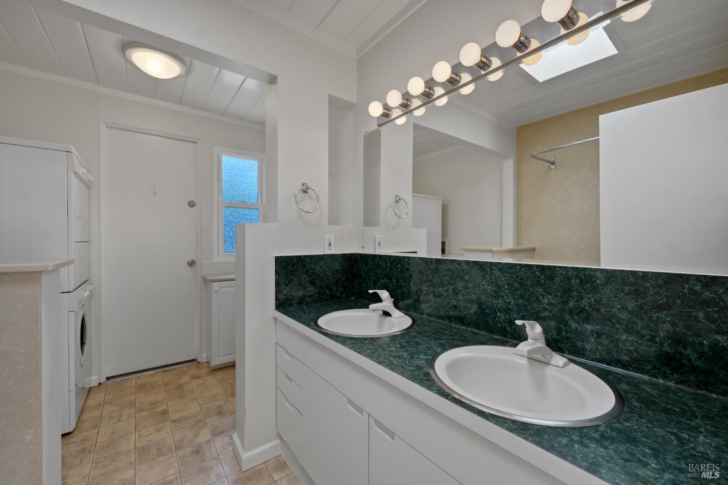 Detail Gallery Image 22 of 38 For 15 Don Timoteo Ct, San Rafael,  CA 94903 - 4 Beds | 2 Baths