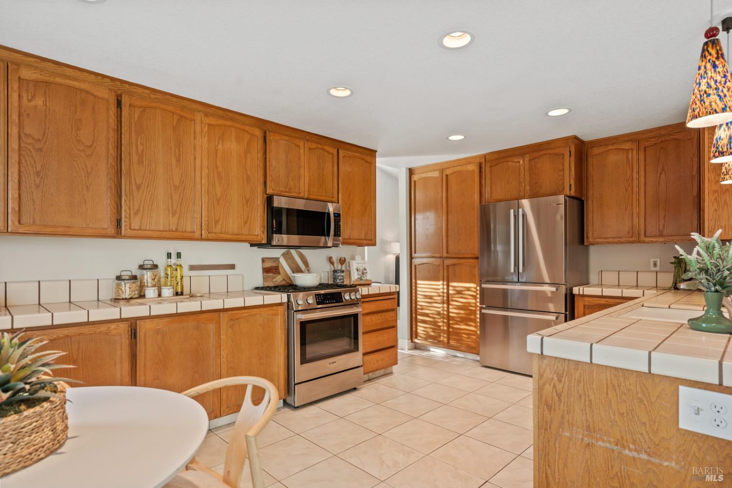 Detail Gallery Image 12 of 55 For 706 Natalie Dr, Windsor,  CA 95492 - 5 Beds | 3 Baths