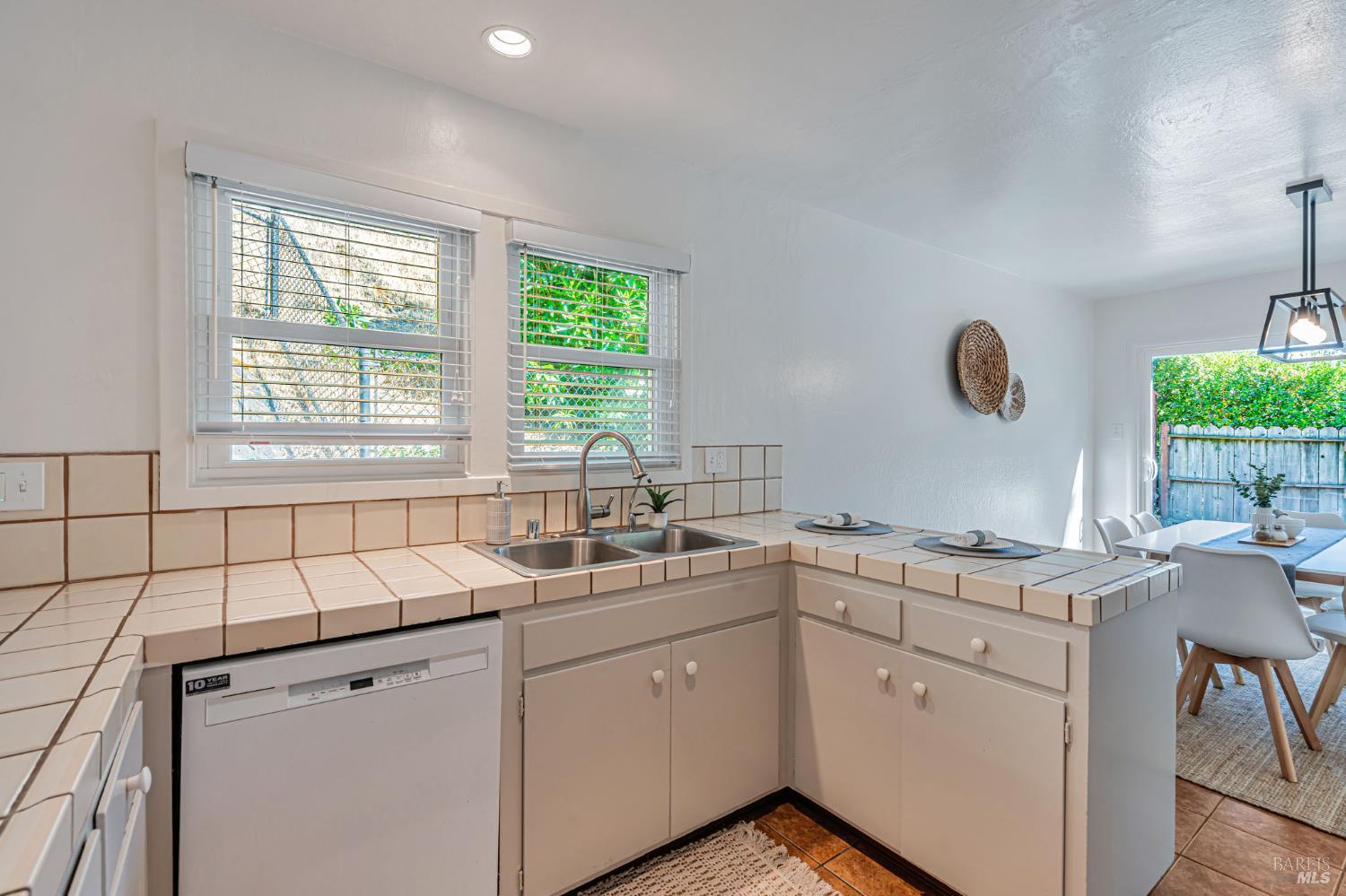 Detail Gallery Image 16 of 36 For 296 N Almenar Dr, Greenbrae,  CA 94904 - 3 Beds | 2 Baths