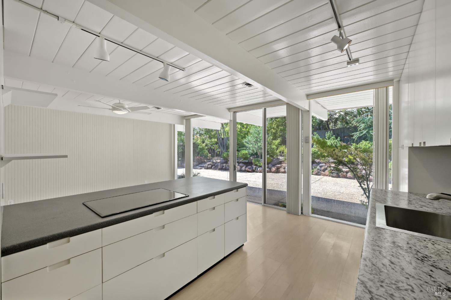 Detail Gallery Image 7 of 38 For 15 Don Timoteo Ct, San Rafael,  CA 94903 - 4 Beds | 2 Baths