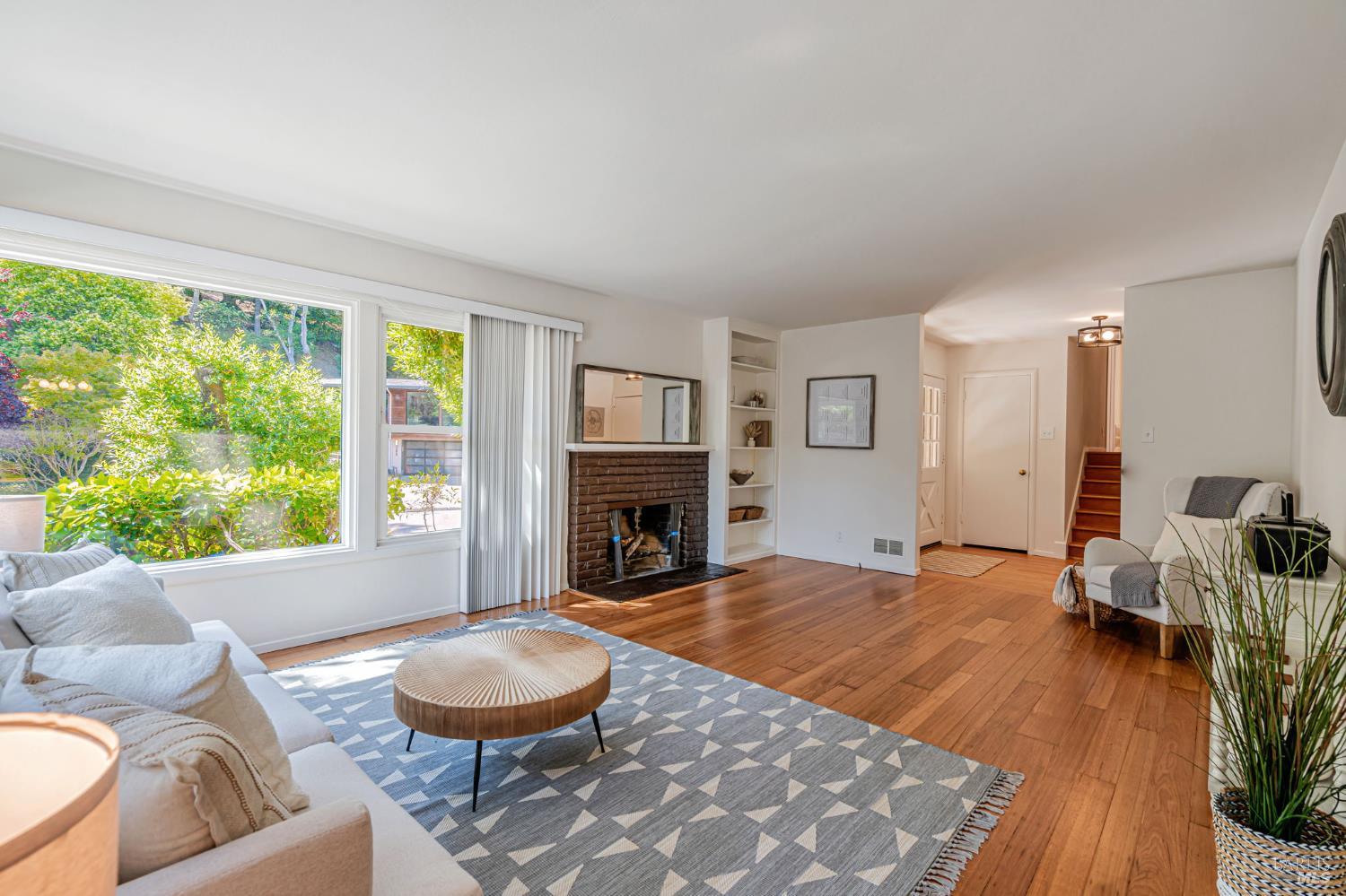 Detail Gallery Image 5 of 36 For 296 N Almenar Dr, Greenbrae,  CA 94904 - 3 Beds | 2 Baths