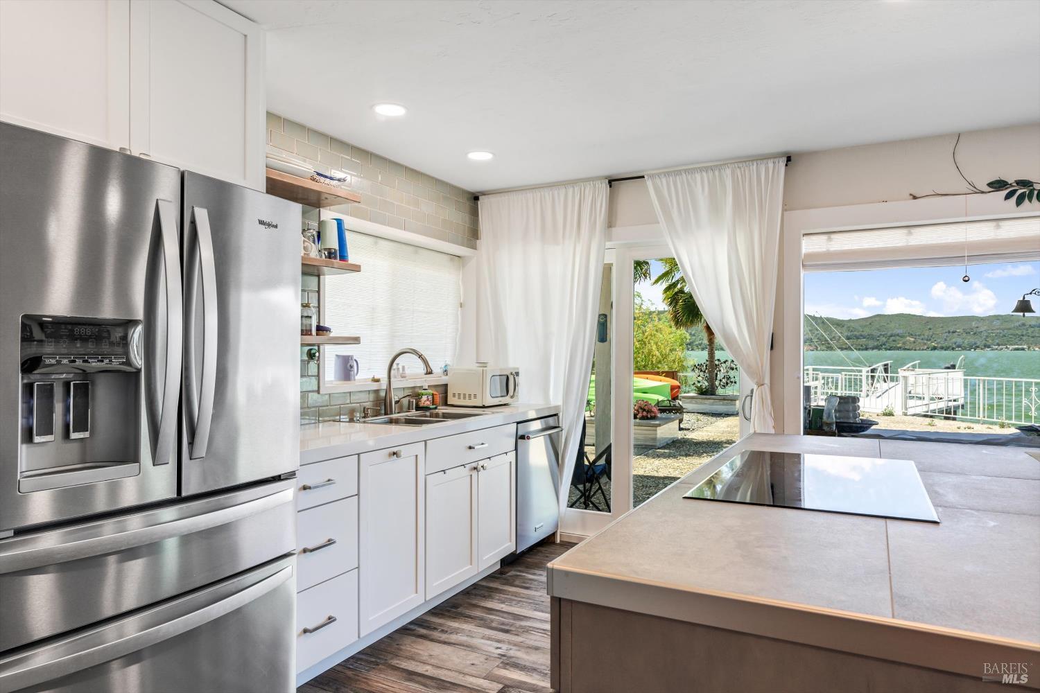 Detail Gallery Image 19 of 25 For 13319 Lakeshore Dr, Clearlake,  CA 95422 - 4 Beds | 2/1 Baths