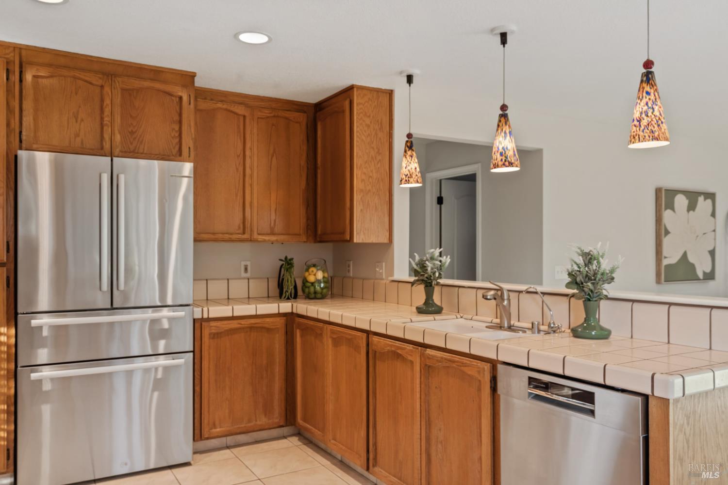 Detail Gallery Image 13 of 55 For 706 Natalie Dr, Windsor,  CA 95492 - 5 Beds | 3 Baths