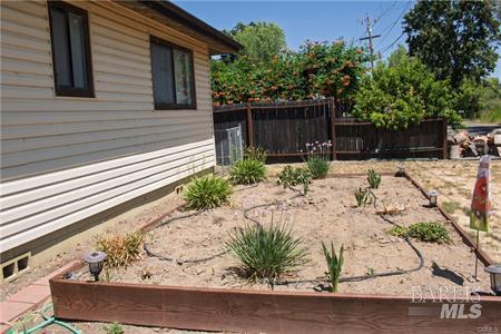 Detail Gallery Image 3 of 20 For 2645 Clipper Ln, Lakeport,  CA 95453 - 3 Beds | 1/1 Baths