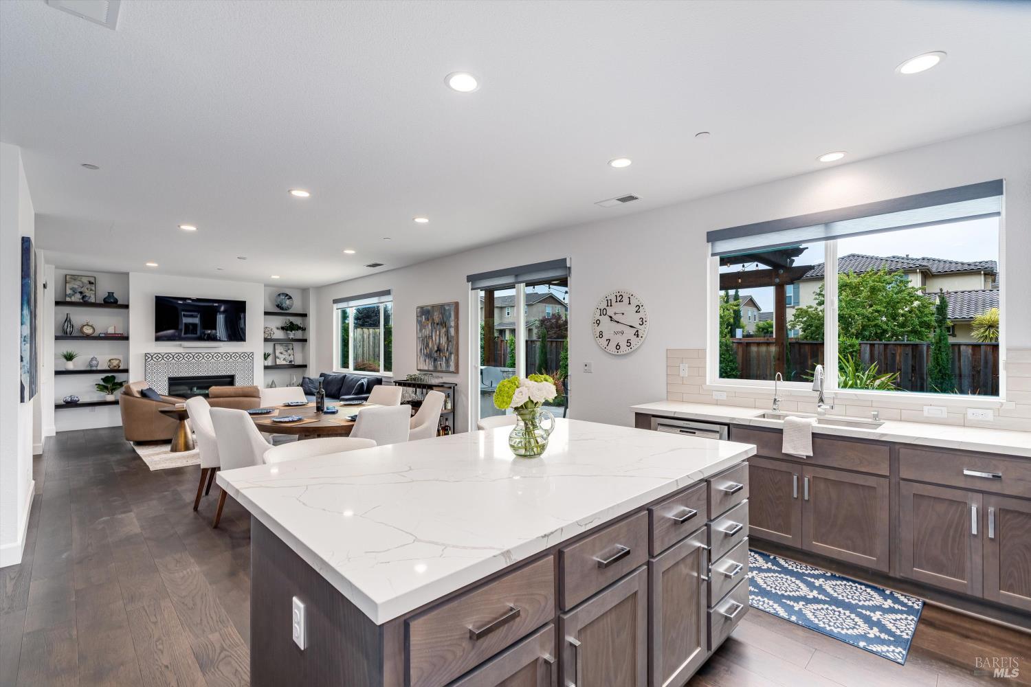 Detail Gallery Image 16 of 53 For 349 Vinterra Ct, Napa,  CA 94559 - 4 Beds | 2/1 Baths