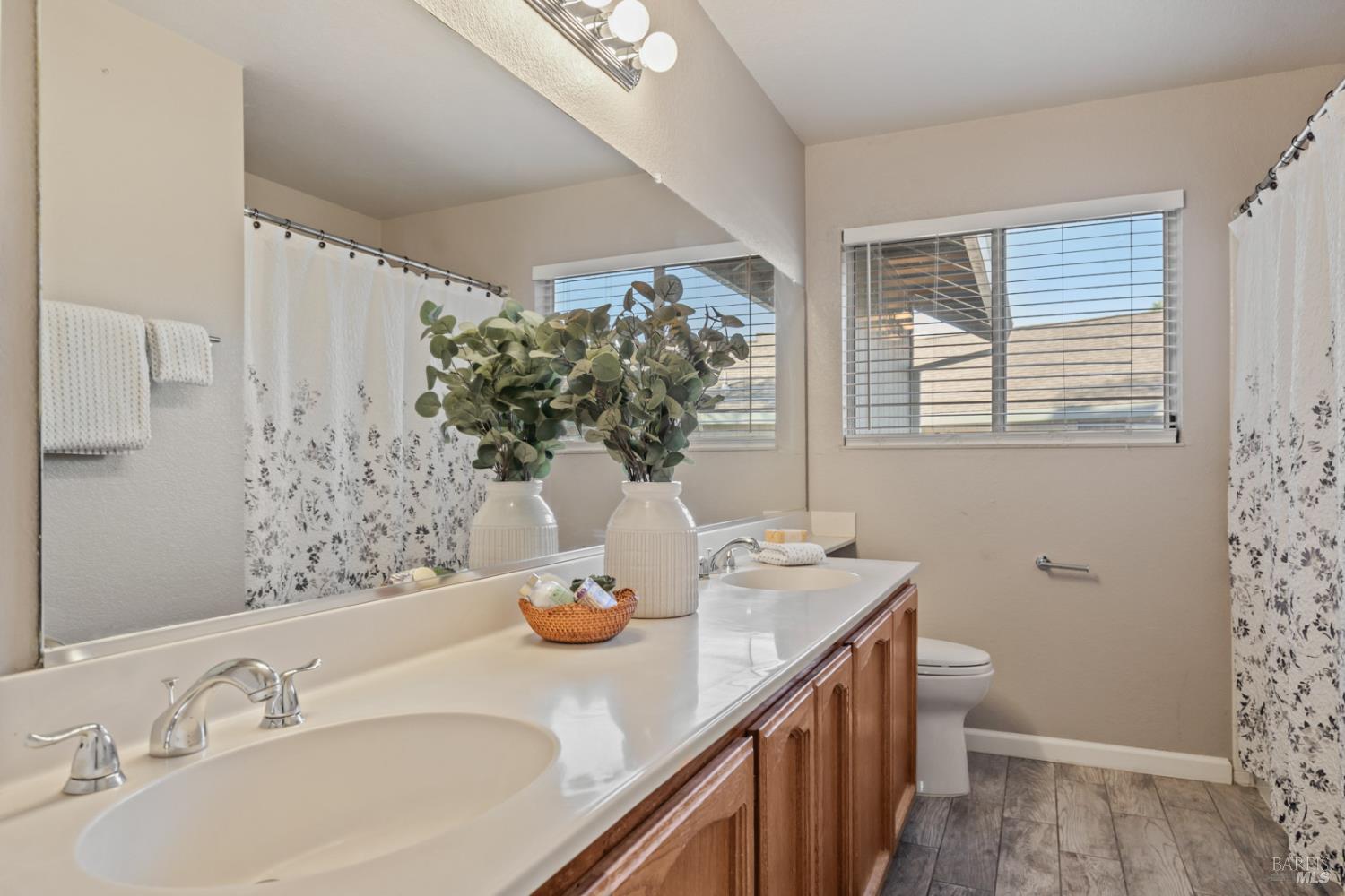 Detail Gallery Image 31 of 55 For 706 Natalie Dr, Windsor,  CA 95492 - 5 Beds | 3 Baths