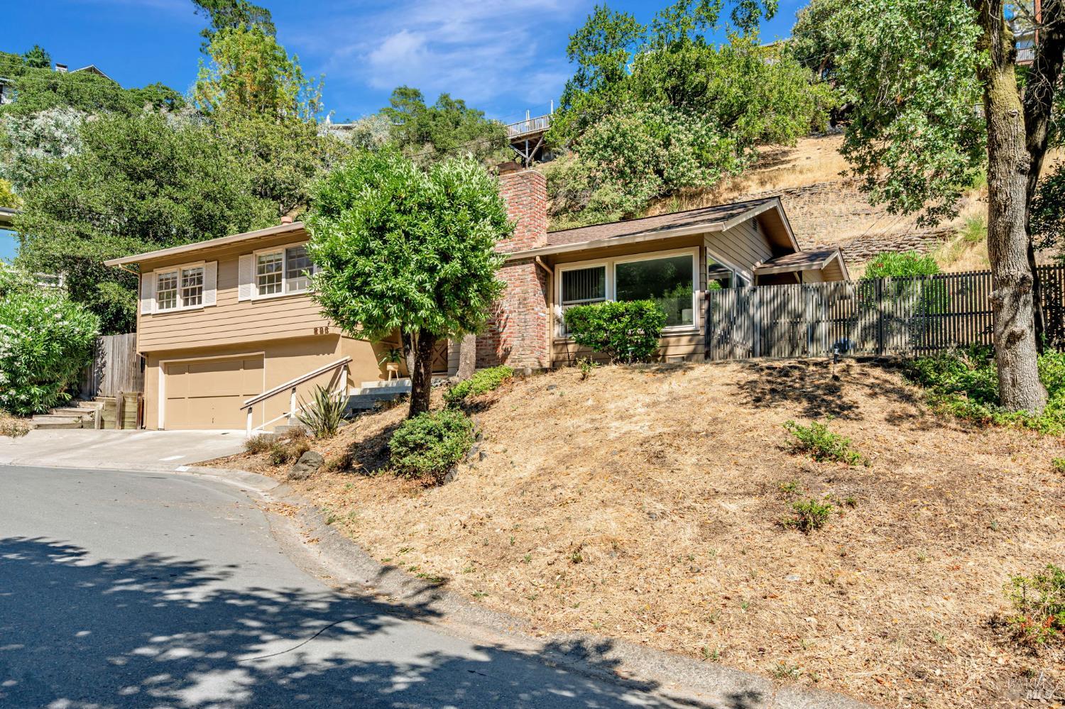 Detail Gallery Image 2 of 36 For 296 N Almenar Dr, Greenbrae,  CA 94904 - 3 Beds | 2 Baths