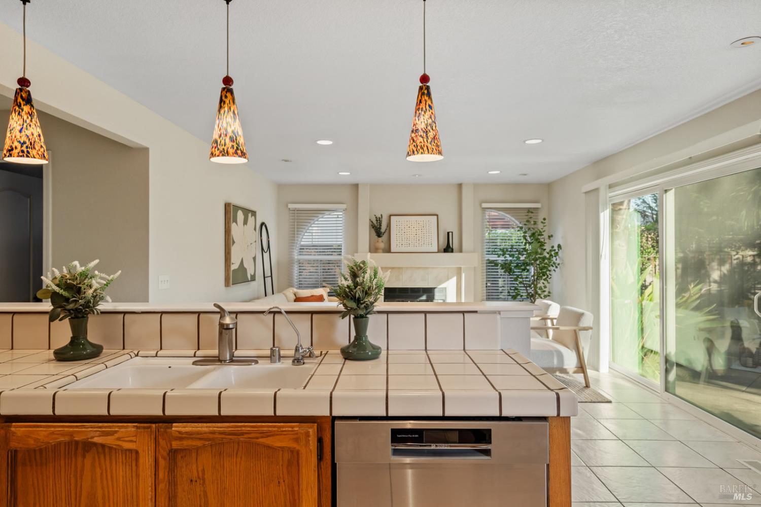 Detail Gallery Image 16 of 55 For 706 Natalie Dr, Windsor,  CA 95492 - 5 Beds | 3 Baths