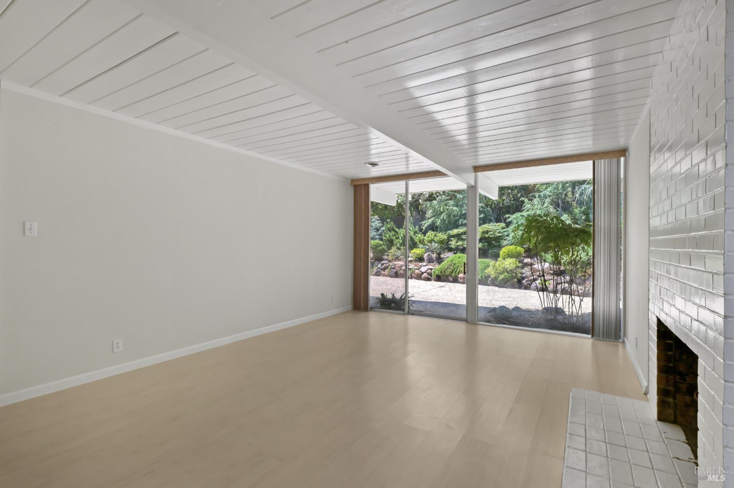 Detail Gallery Image 12 of 38 For 15 Don Timoteo Ct, San Rafael,  CA 94903 - 4 Beds | 2 Baths