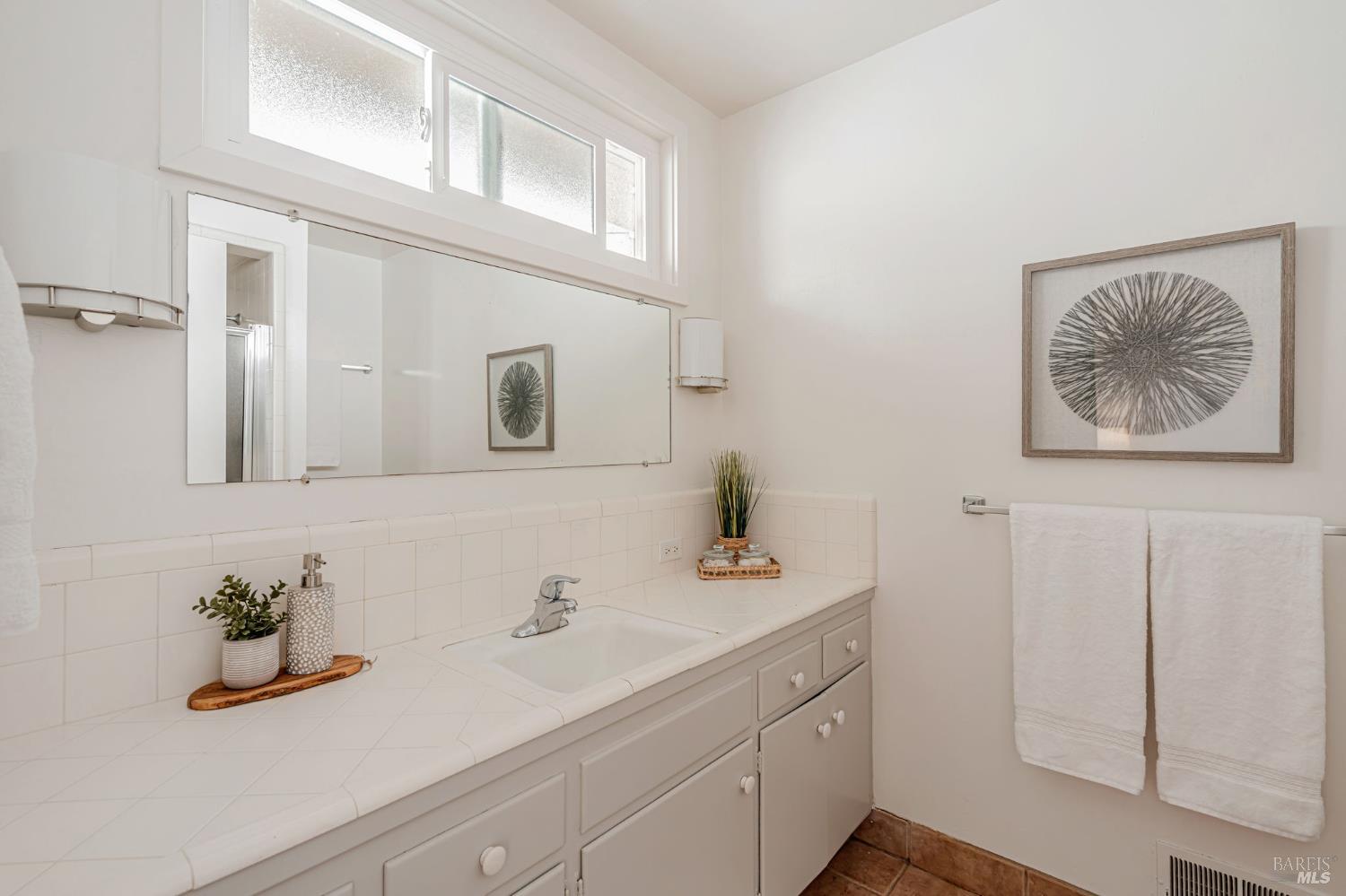 Detail Gallery Image 23 of 36 For 296 N Almenar Dr, Greenbrae,  CA 94904 - 3 Beds | 2 Baths