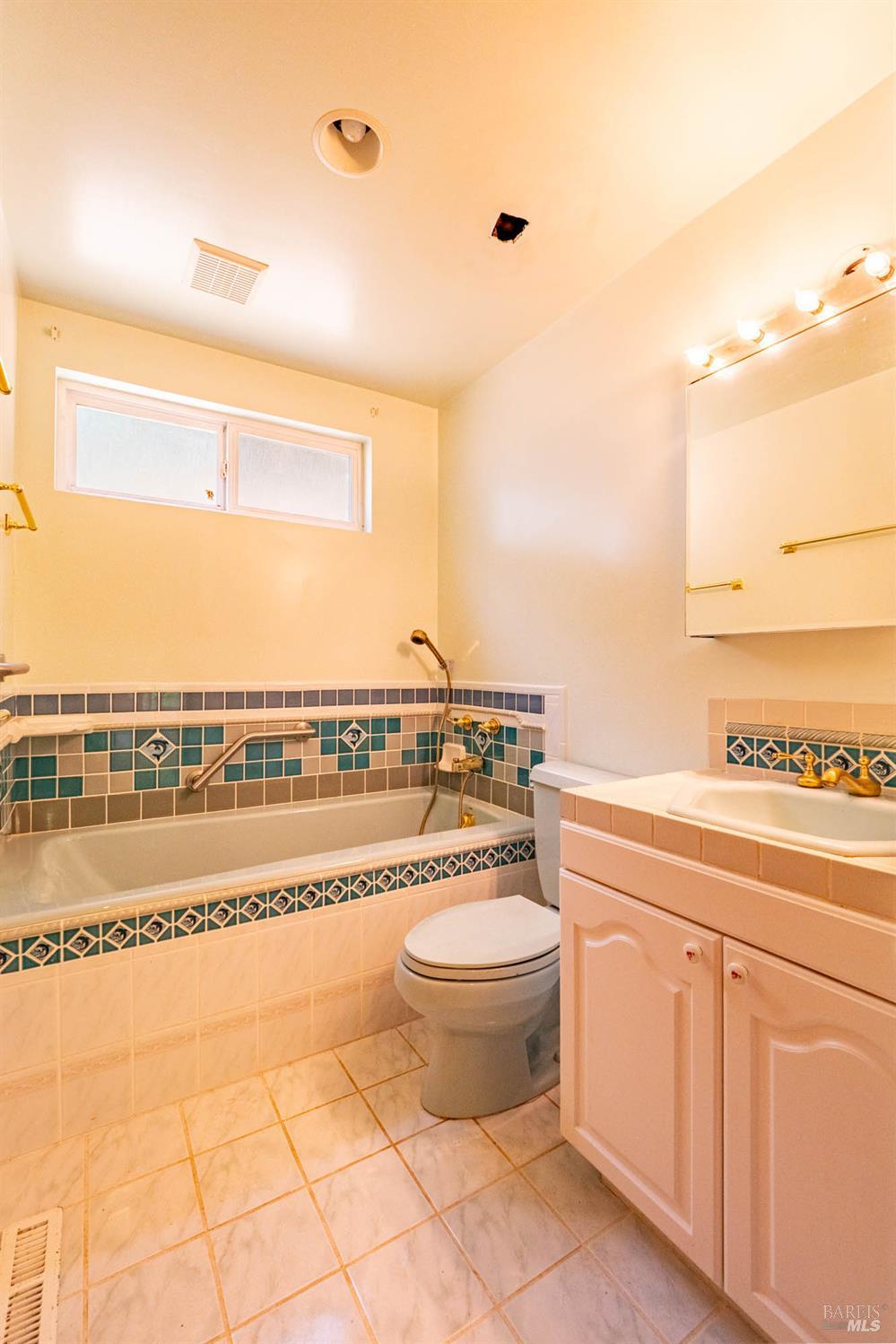 Detail Gallery Image 11 of 29 For 44150 Nash Mill Rd, Philo,  CA 95466 - 2 Beds | 2 Baths