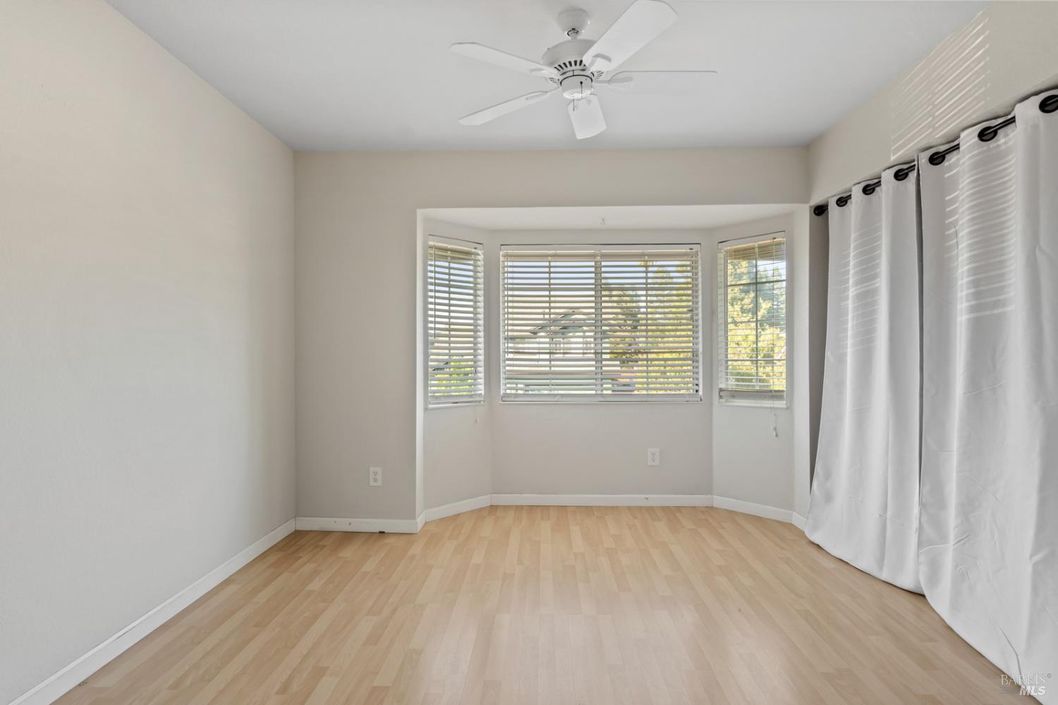 Detail Gallery Image 34 of 55 For 706 Natalie Dr, Windsor,  CA 95492 - 5 Beds | 3 Baths