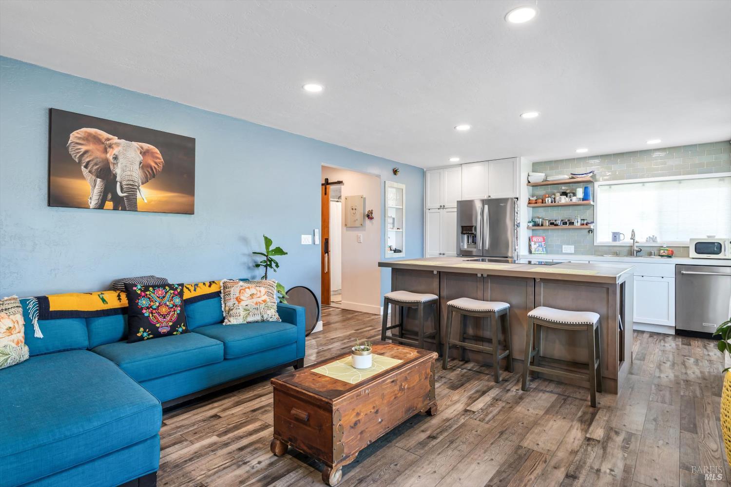 Detail Gallery Image 16 of 25 For 13319 Lakeshore Dr, Clearlake,  CA 95422 - 4 Beds | 2/1 Baths