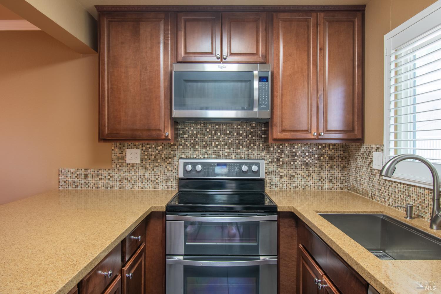 Detail Gallery Image 6 of 13 For 171 Nautical Ct, Vallejo,  CA 94574 - 2 Beds | 1 Baths
