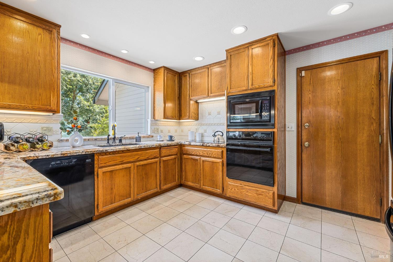 Detail Gallery Image 3 of 78 For 9705 Oconnell Rd, Sebastopol,  CA 95472 - 3 Beds | 2/1 Baths