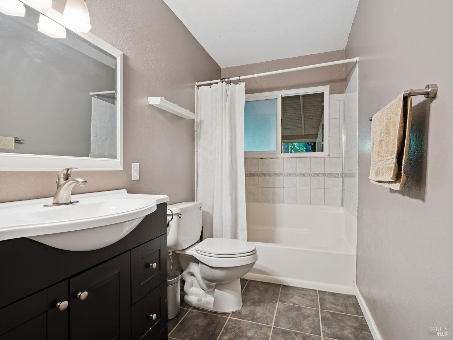 Detail Gallery Image 22 of 47 For 580 W 2nd St, Cloverdale,  CA 95425 - 3 Beds | 2 Baths