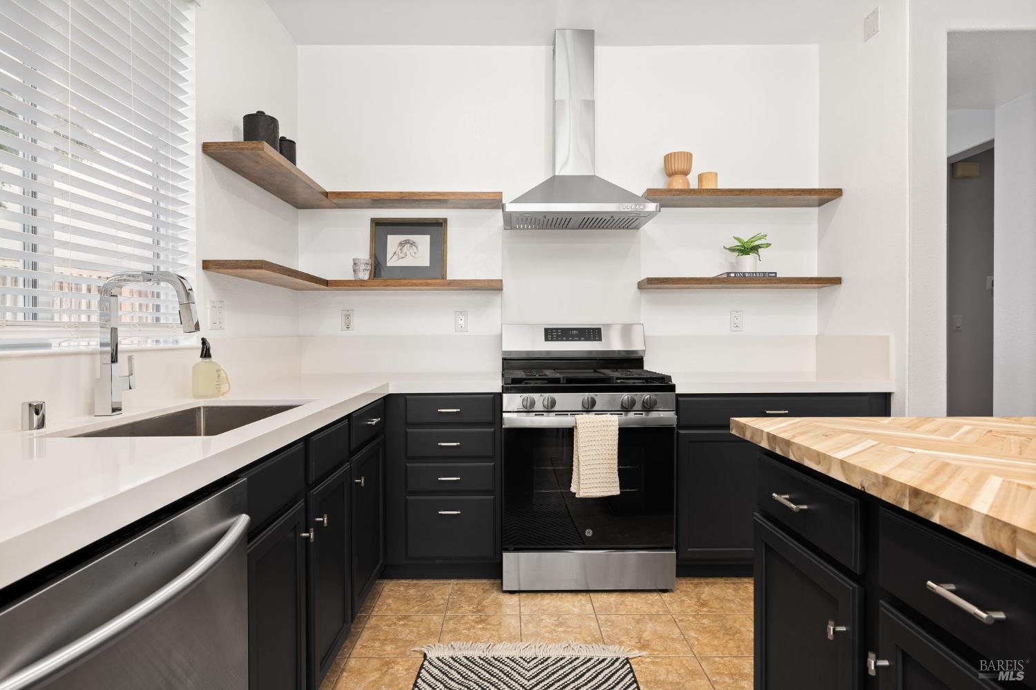 Detail Gallery Image 10 of 39 For 146 Hearthstone Dr, American Canyon,  CA 94503 - 3 Beds | 2 Baths