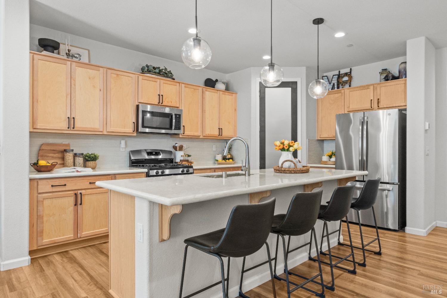 Detail Gallery Image 9 of 39 For 1409 Spur Ln, Fairfield,  CA 94533 - 4 Beds | 3 Baths