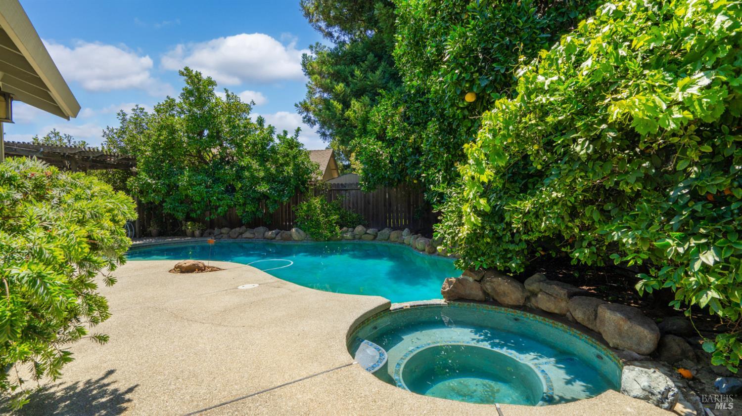 Detail Gallery Image 37 of 42 For 945 Monique Way, Dixon,  CA 95620 - 3 Beds | 2 Baths