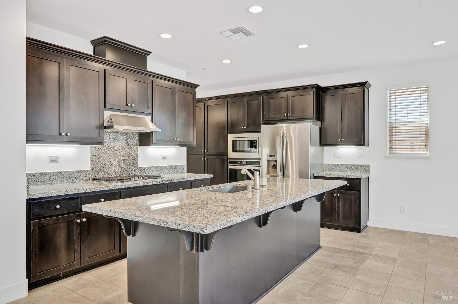 Detail Gallery Image 7 of 32 For 5733 Kassandra Pl, Rohnert Park,  CA 94928 - 4 Beds | 3/1 Baths