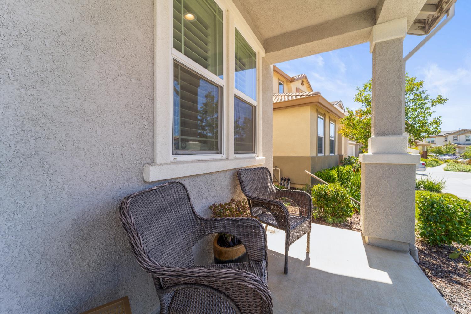Detail Gallery Image 3 of 39 For 1409 Spur Ln, Fairfield,  CA 94533 - 4 Beds | 3 Baths